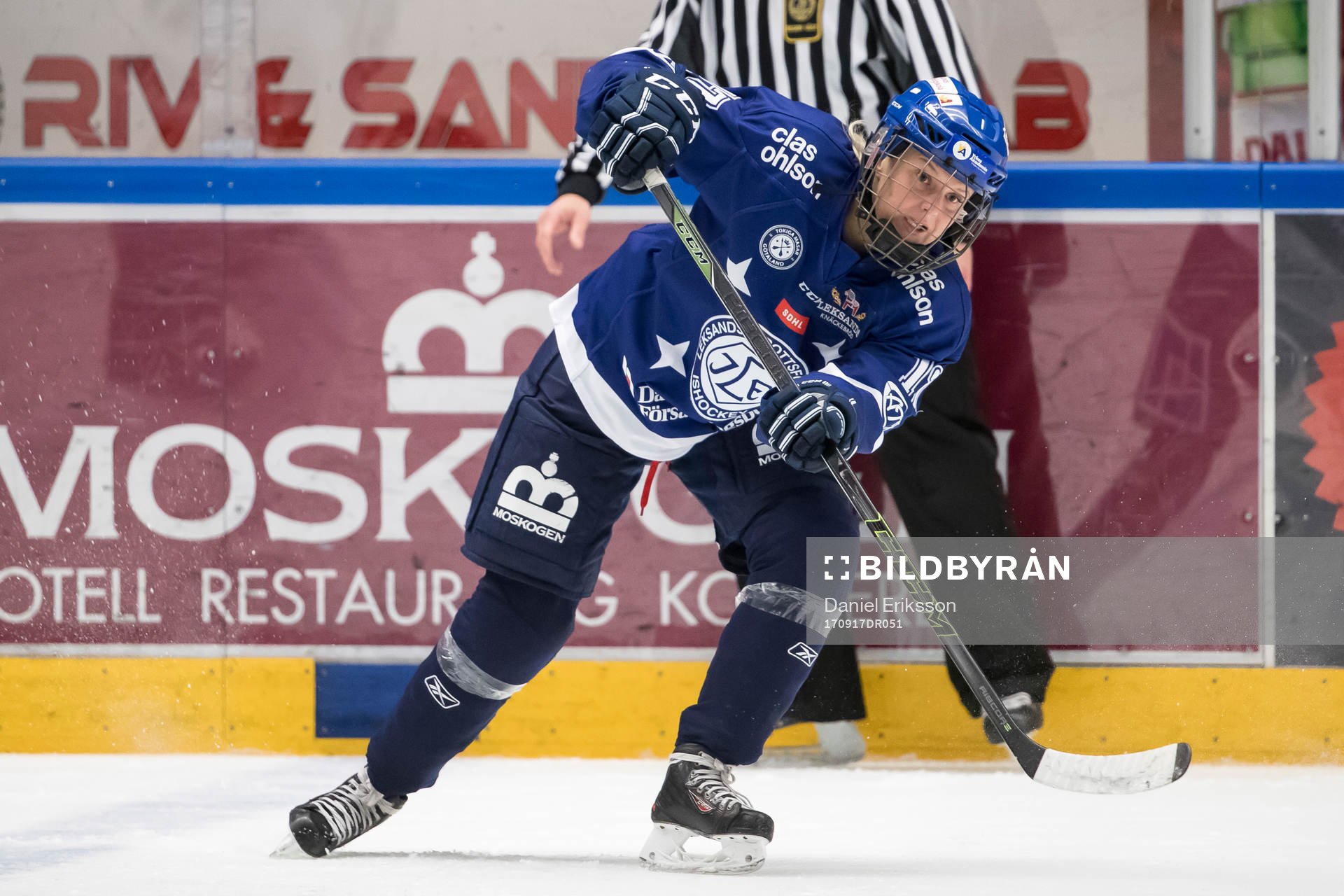 Leksands Hanna Lindqvist  i ishockeymatchen i SDHL mellan