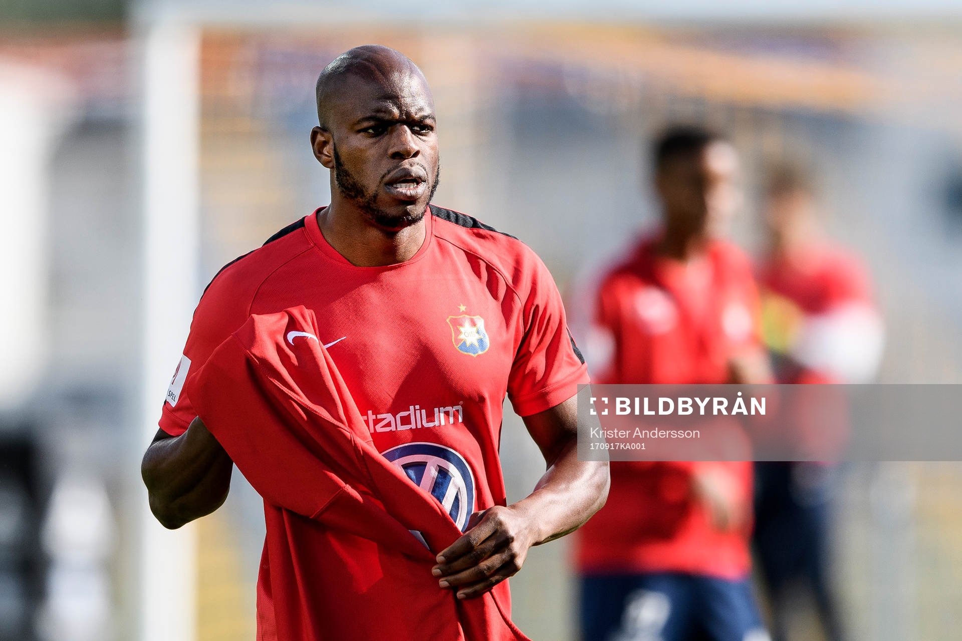 Örgrytes Hakeem Araba före fotbollsmatchen i Superettan