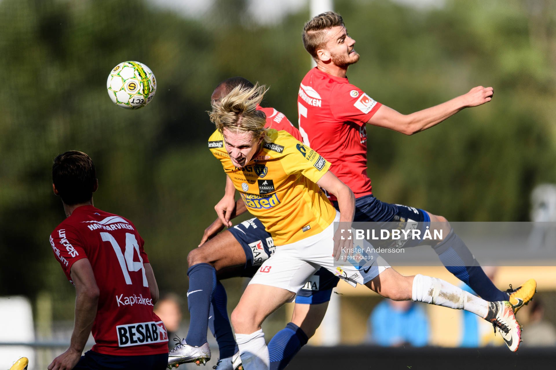 Falkenbergs Viktor Götesson och Örgrytes Johan Hammar