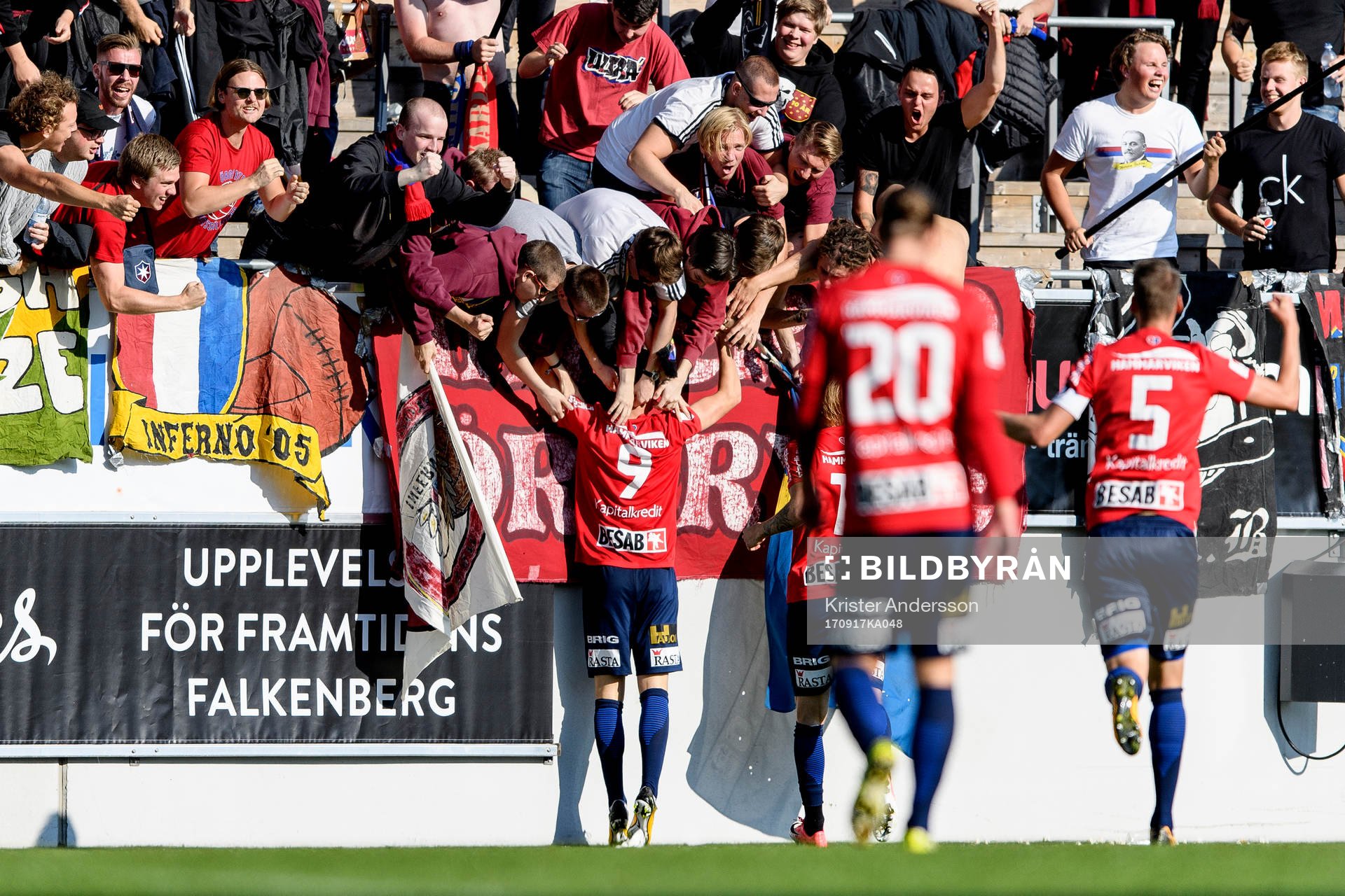 Örgrytes Albin Skoglund jublar med publiken
