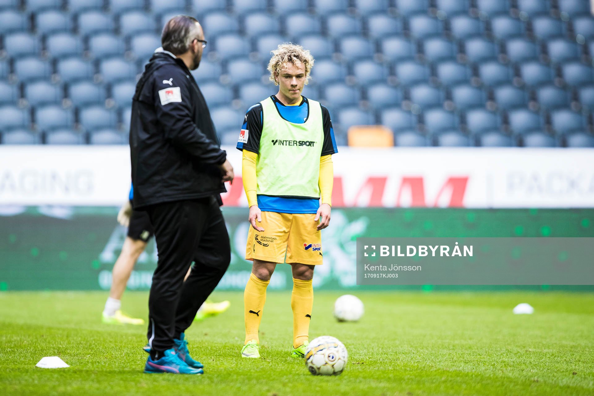 Halmstads Höskuldur Gunnlaugsson innan fotbollsmatchen i
