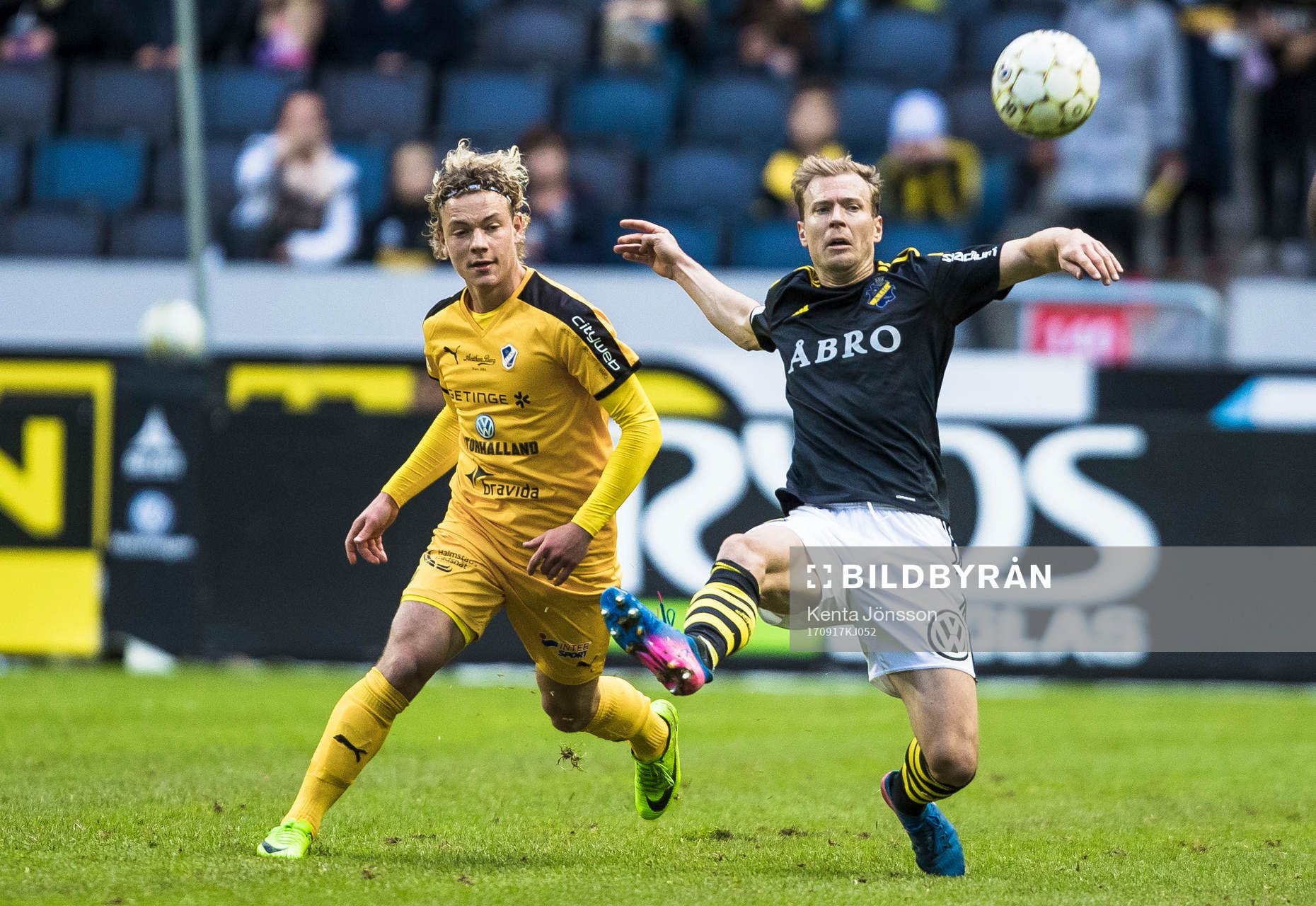 s Per Karlsson och Halmstads Höskuldur Gunnlaugsson