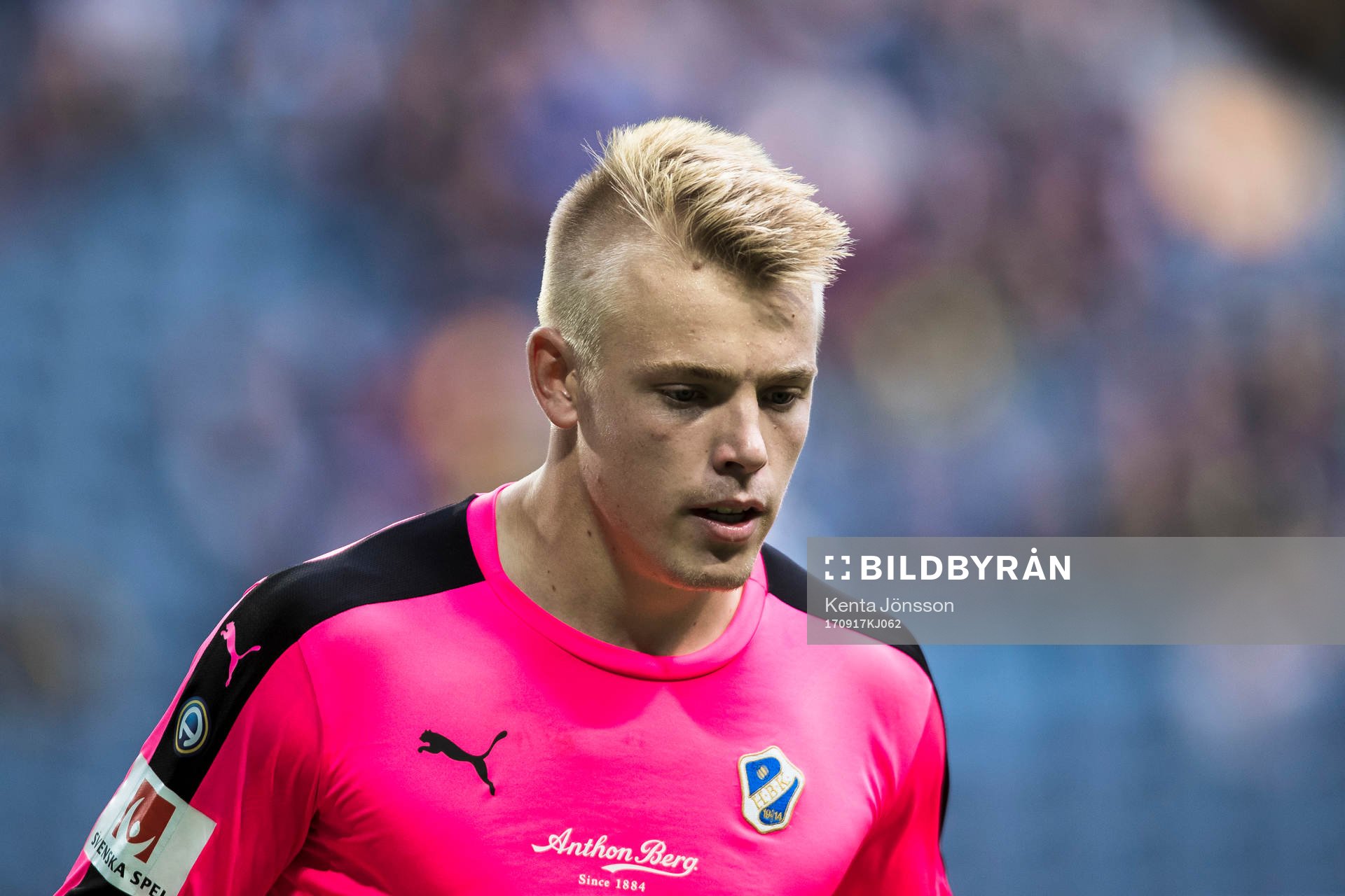 Halmstads målvakt Isak Pettersson deppar