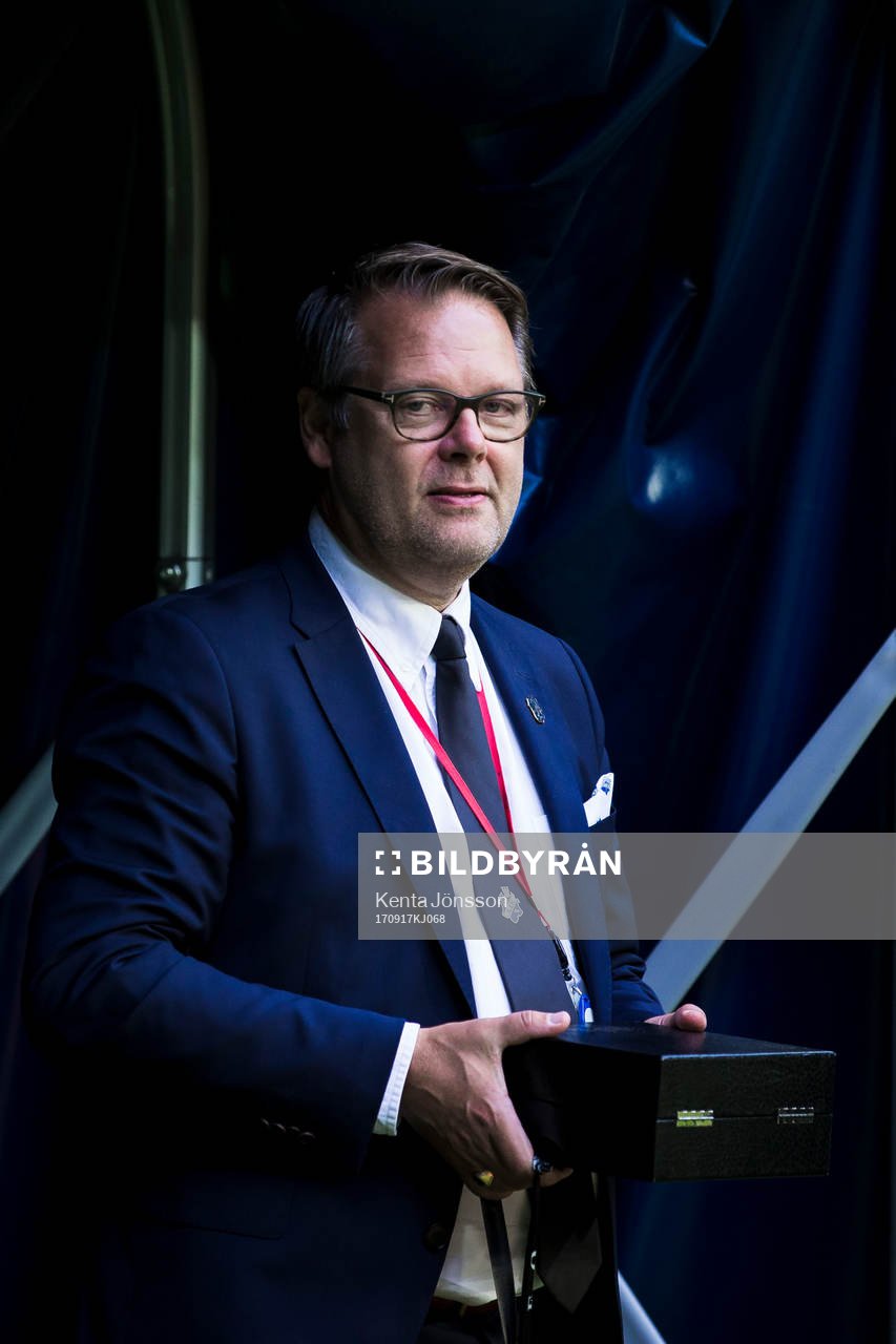 s VD Mikael Ahlerup innan fotbollsmatchen i Allsvenskan