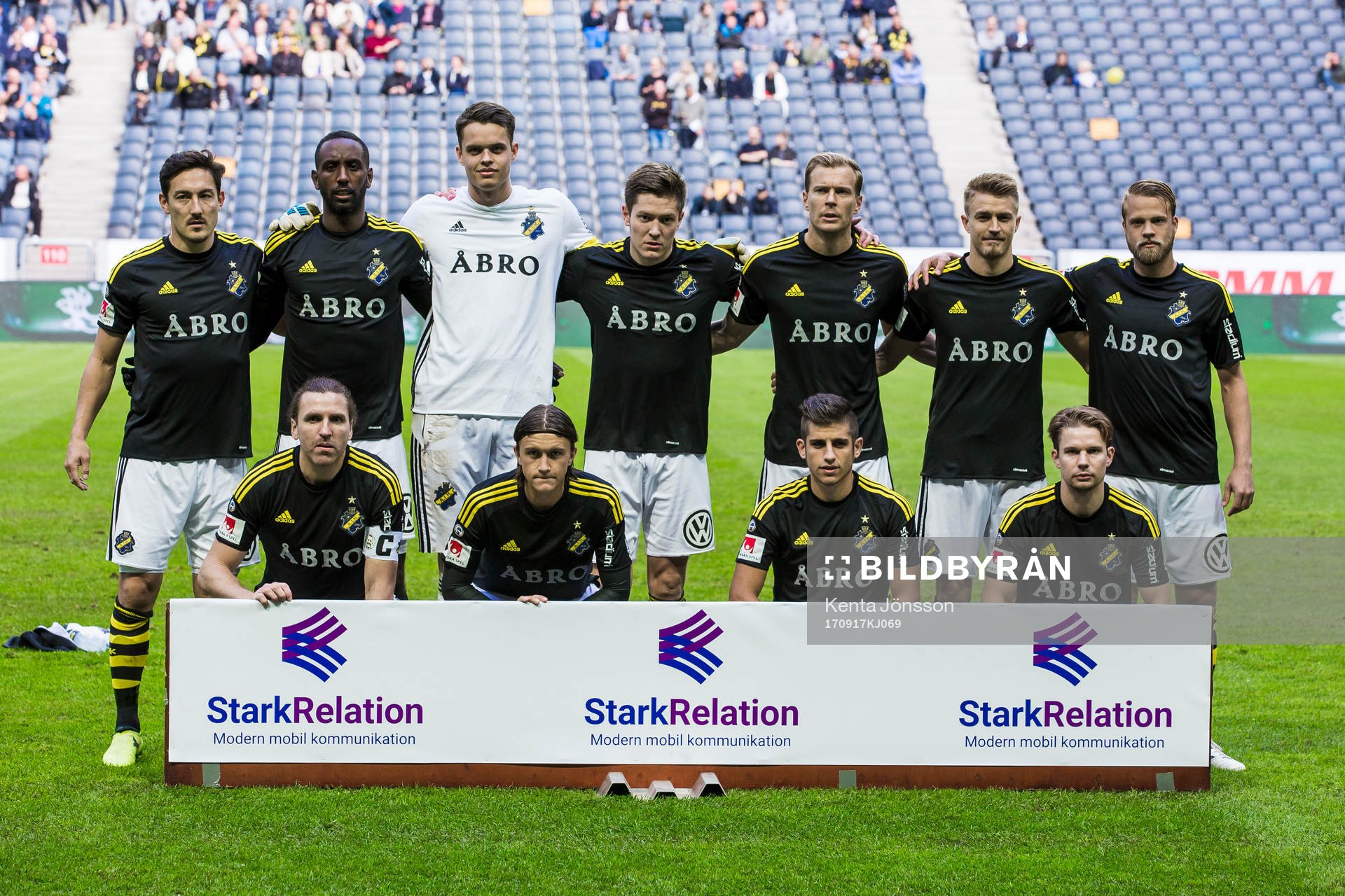 s startelva med Stefan Ishizaki , Henok Goitom , målvakt