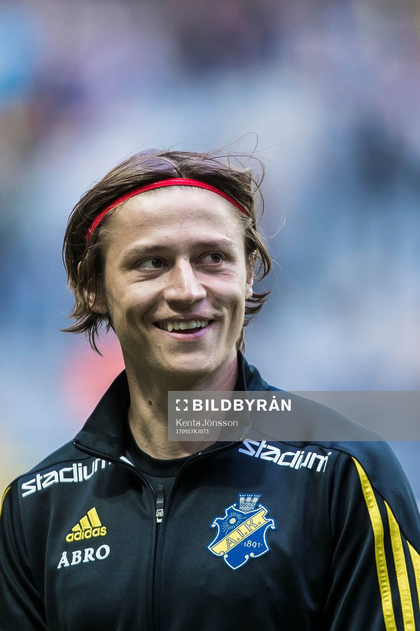 s Simon Thern innan fotbollsmatchen i Allsvenskan mellan