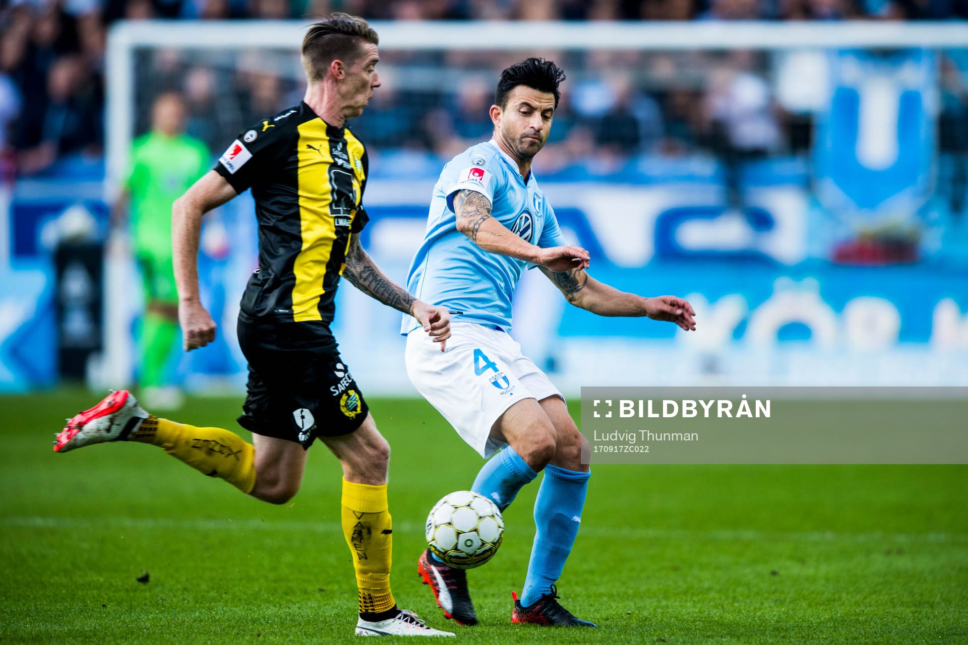 Hammarbys Birkir Már Saevarsson och Malmö FFs Behrang