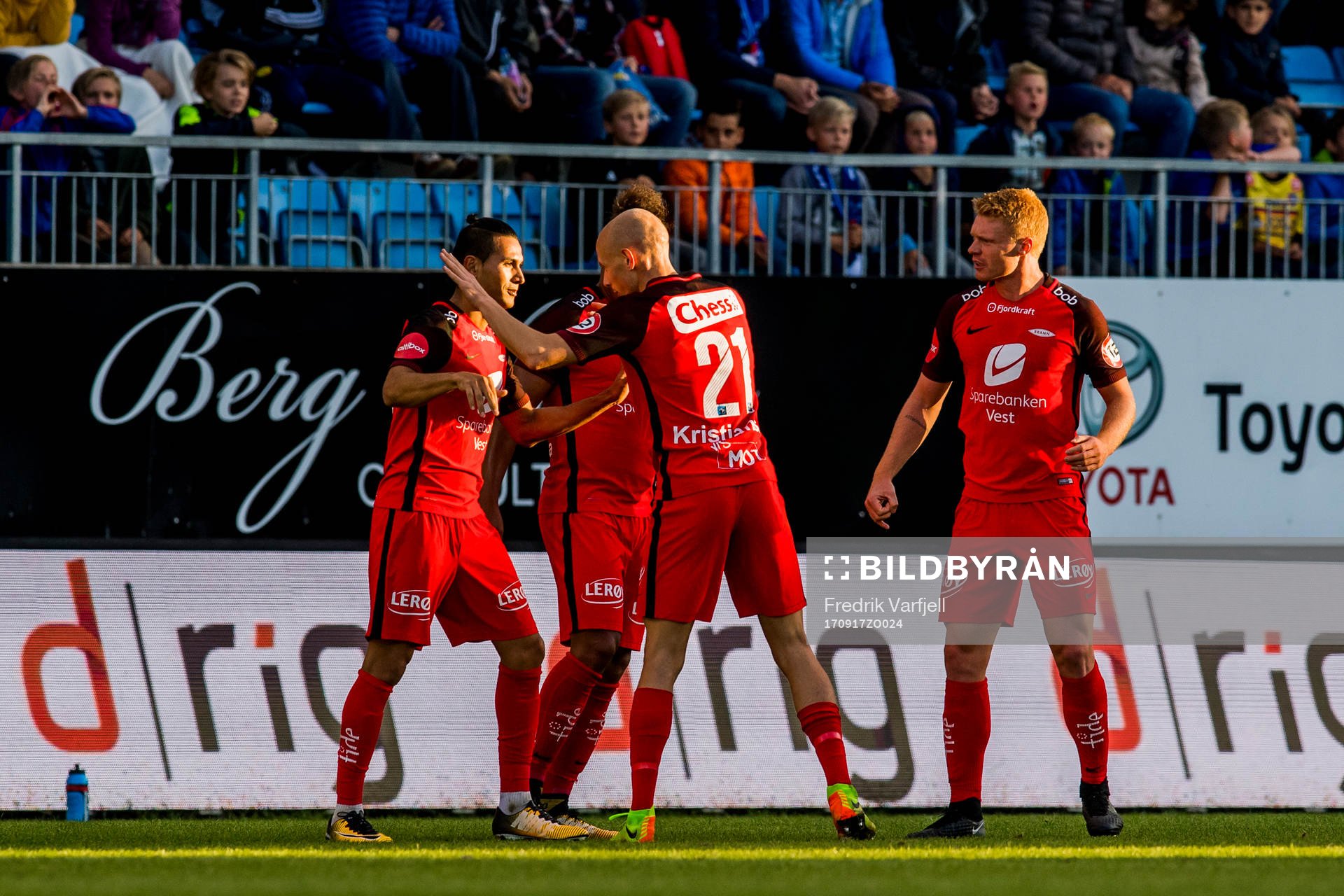 Deyver Vega of Brann celebrates with his teammates