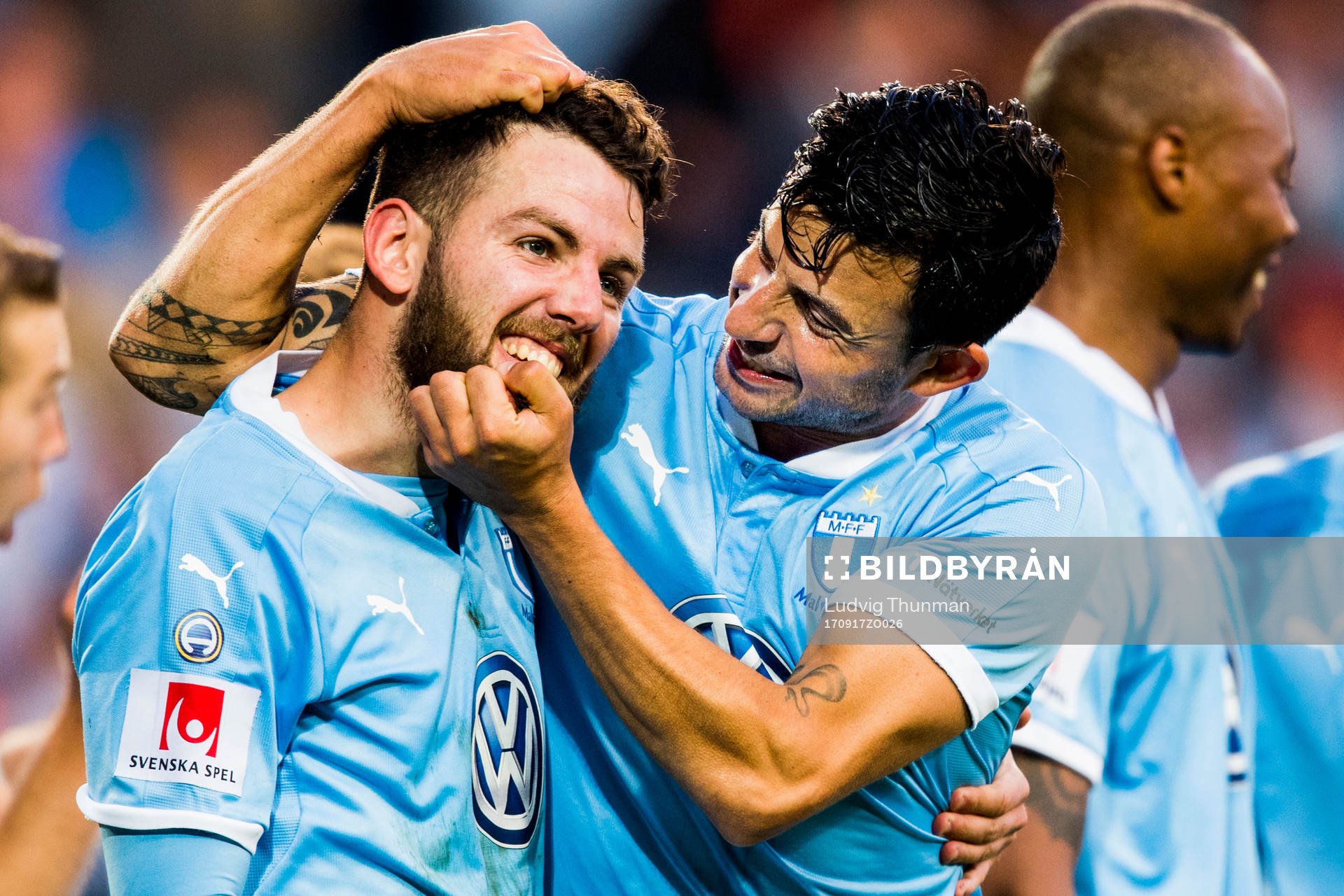 Malmö FFs Erdal Rakip kramas om av Behrang Safari