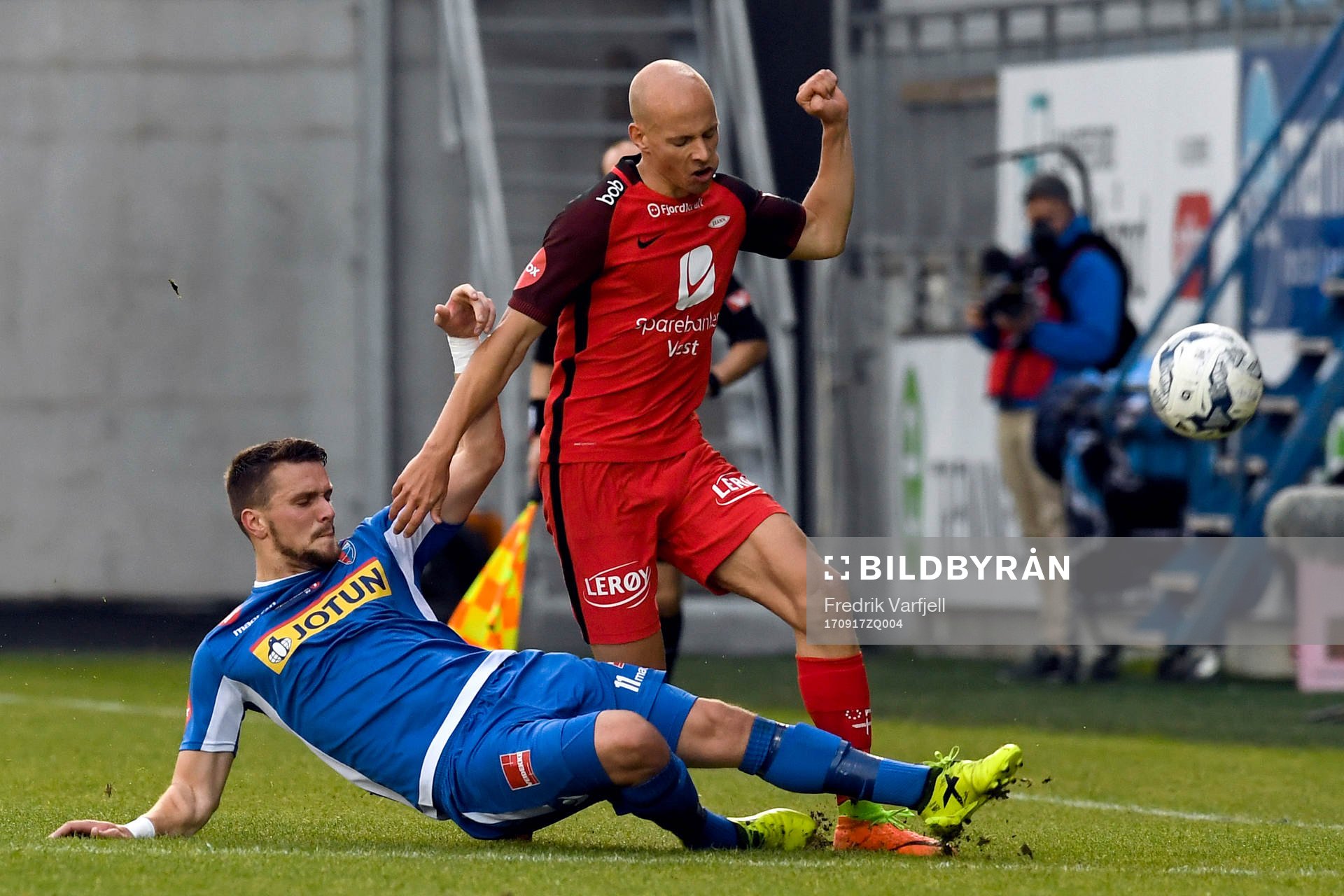Ruben Kristiansen of Brann and Flamur Kastrati of Sandefjord