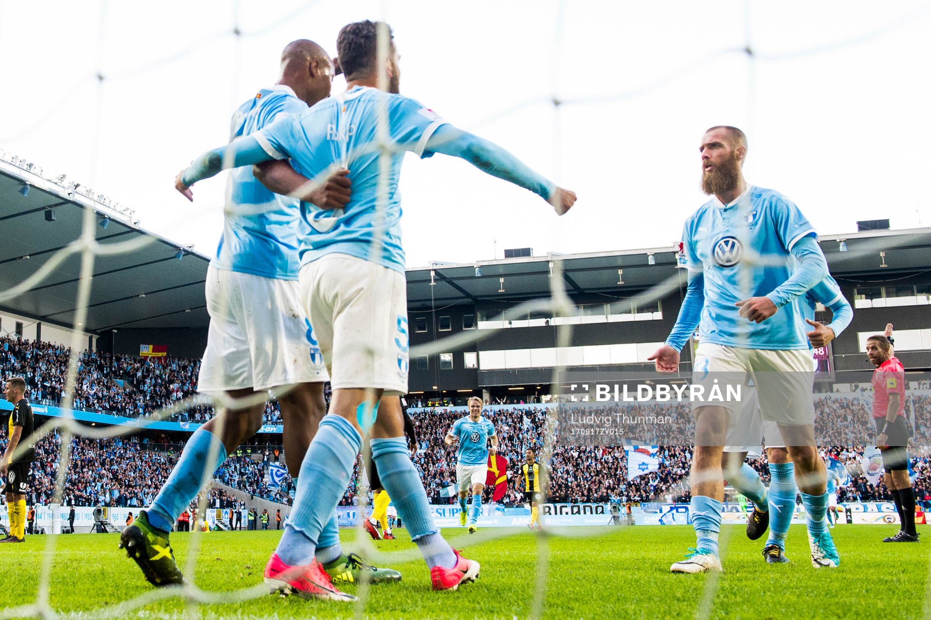 Malmö FFs Erdal Rakip och Carlos Strandberg jublar med Jo