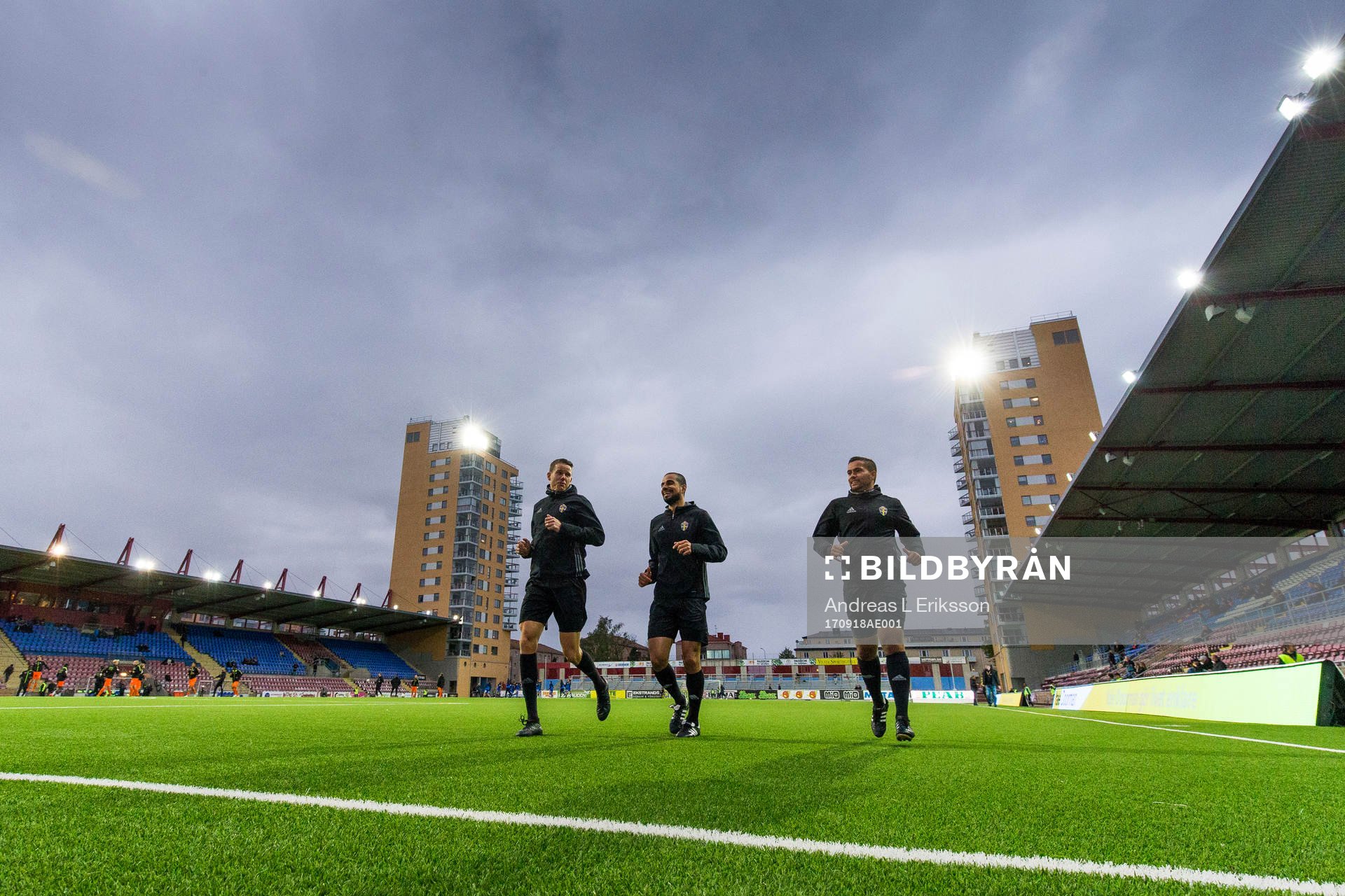 Domare Daniel Wärnmark, Mohammed Al-Hakim och Julian Poulsen Sosefo värmer upp på Tunavallen inför fotbollsmatchen i Allsvenskan mellan AFC Eskilstuna och GIF Sundsvall den 18 september 2017 i Stockholm.