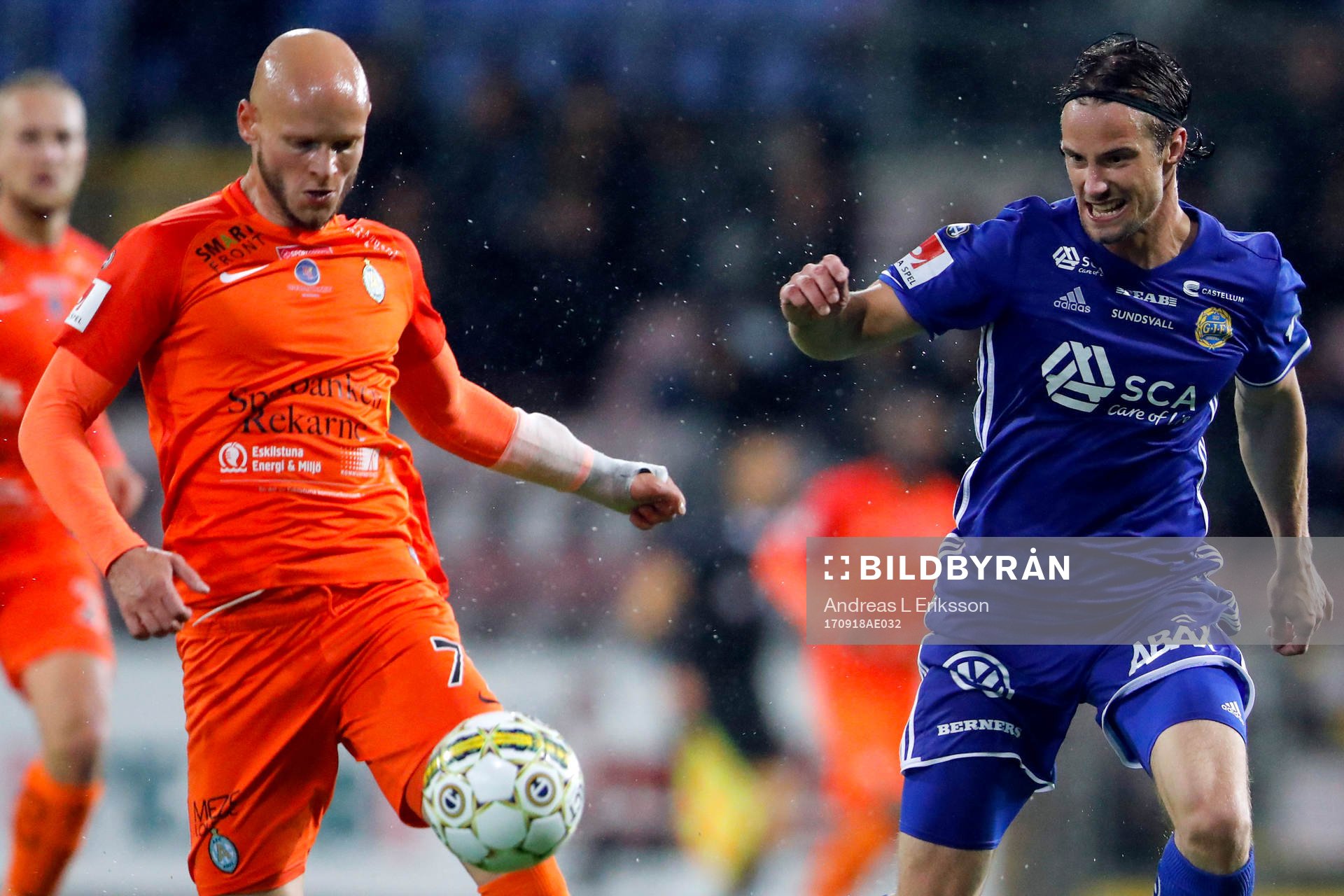 AFC Eskilstunas Zourab Tsiskaridze och Sundsvalls Linus