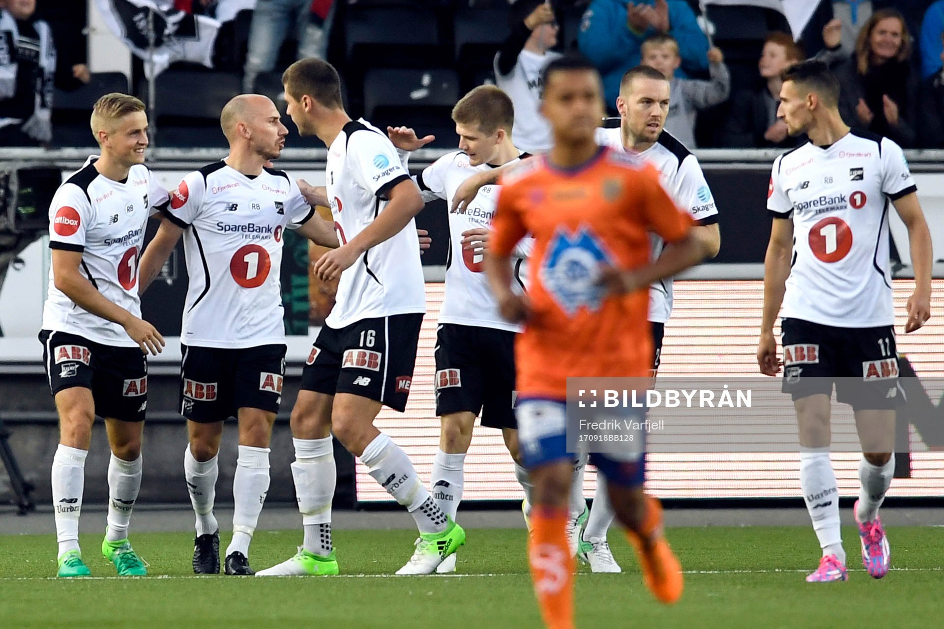 Jone Samuelsen of Odd celebrates with his teammates