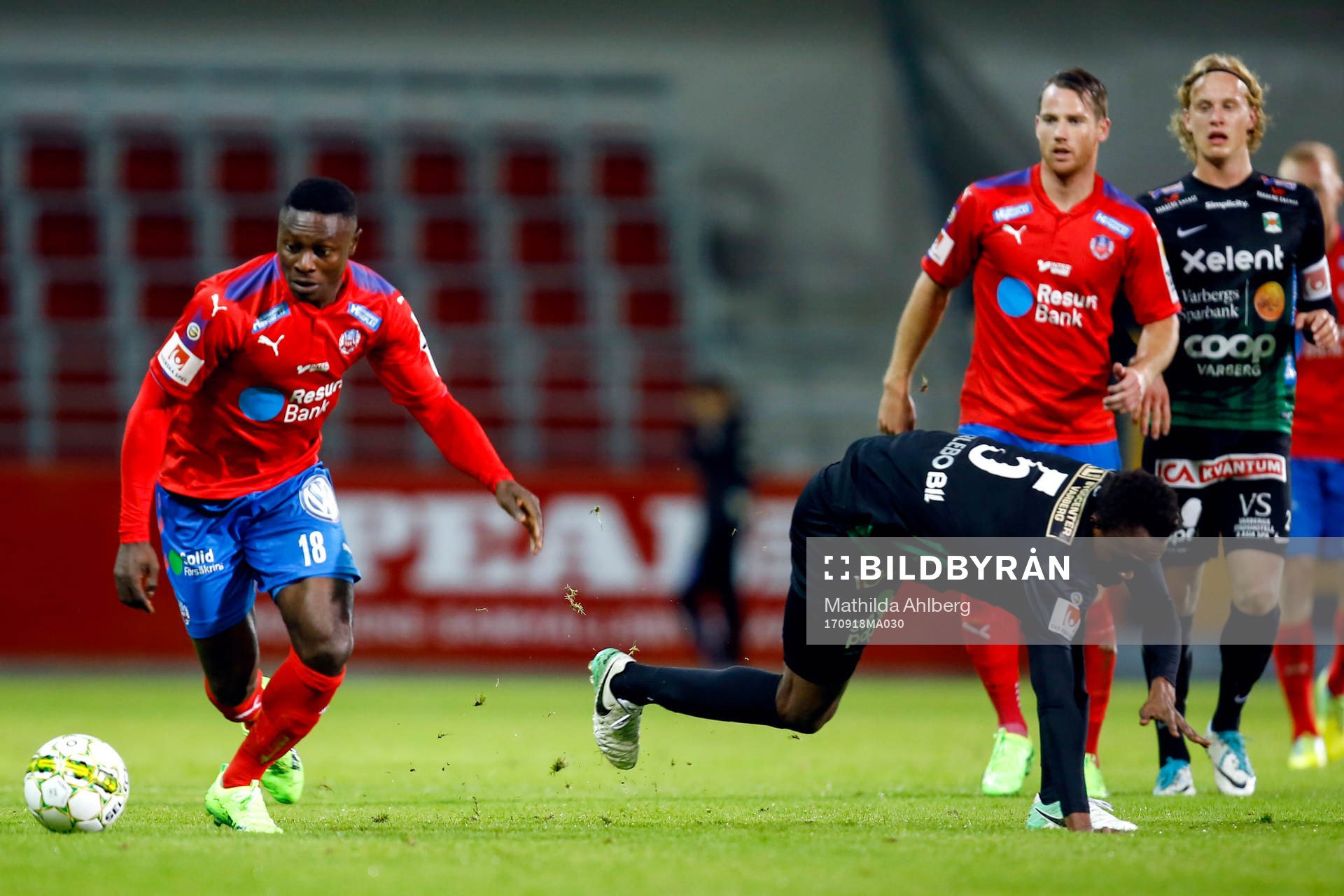 Helsingborgs Oke Akpoveta och Varbergs Lawson Sabah