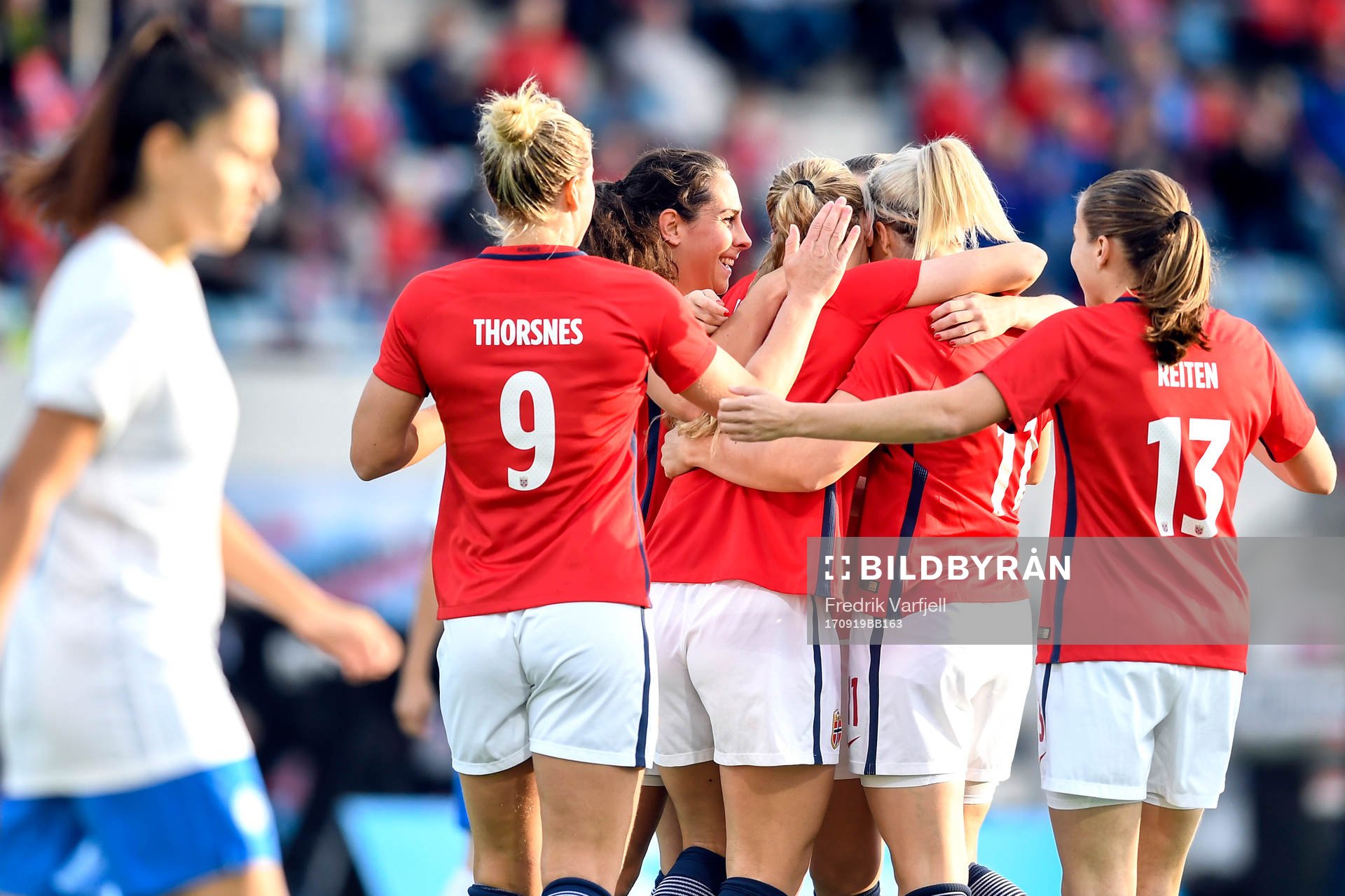Lisa-Marie Utland of Norway celebrates with his teammates