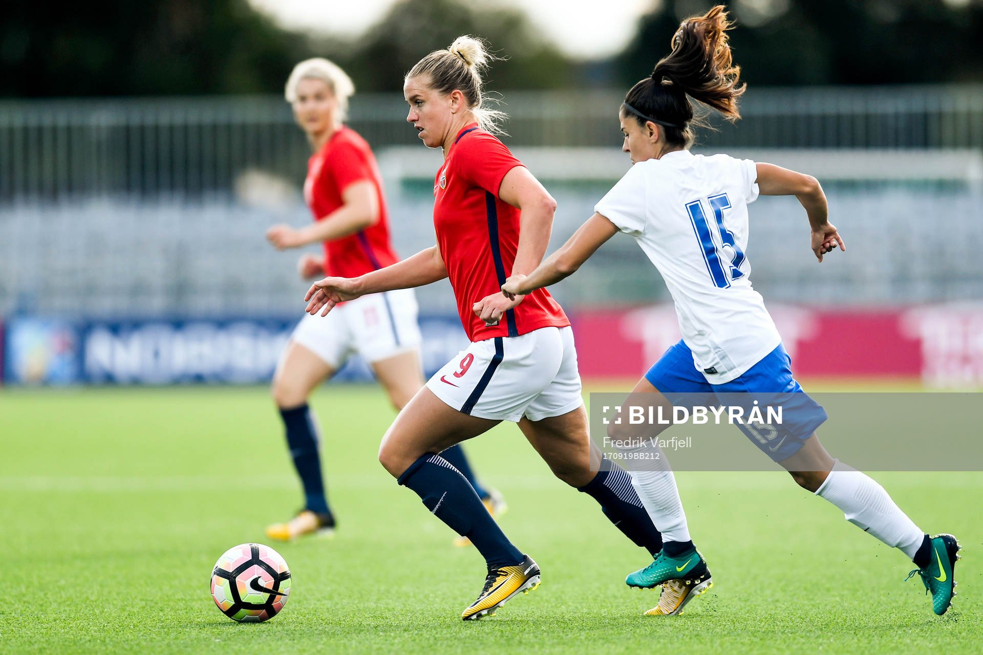Elise Thorsnes of Norway and Lucia Suikova of Slovakia