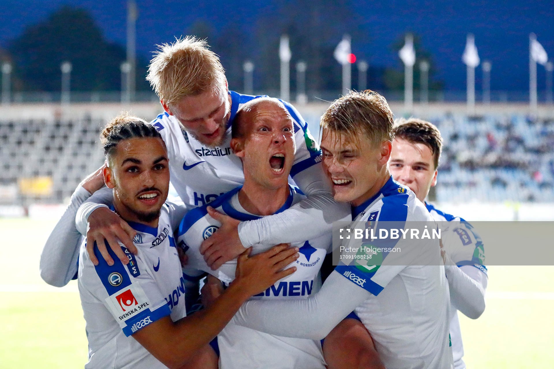 Norrköpings Andreas Johansson jublar med lagkamrater
