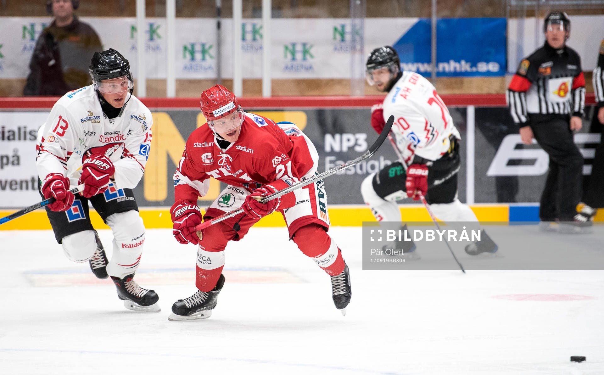 Timrås Johan Johnsson jagas av Vita Hästens Villiam Haag