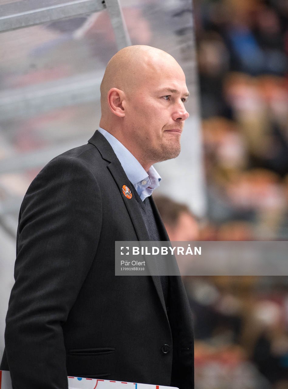 Vita Hästens tränare Jonas Johnson
