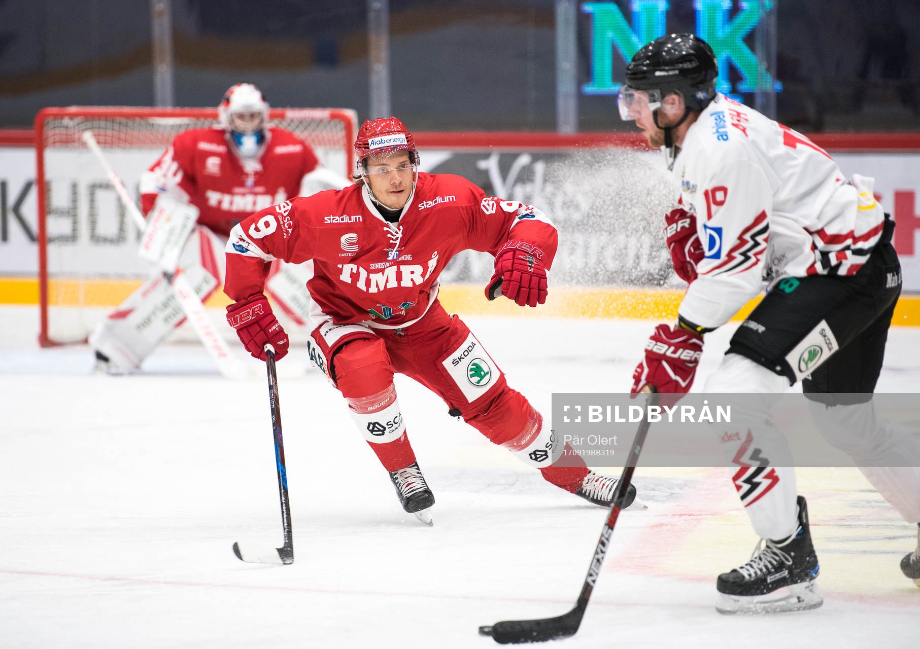 Timrås Erik Karlsson täcker för Vita Hästens Simon