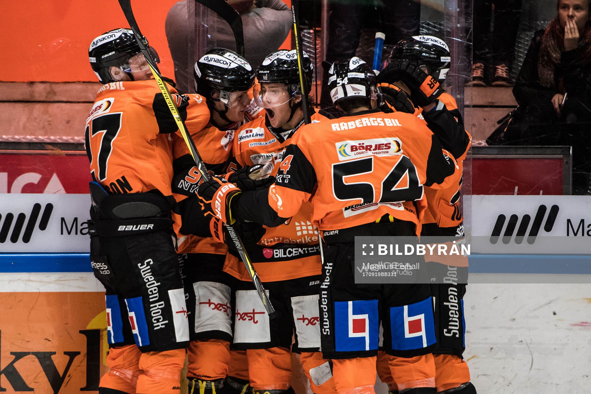 Karlskronas Carl Persson jublar med lagkamrater