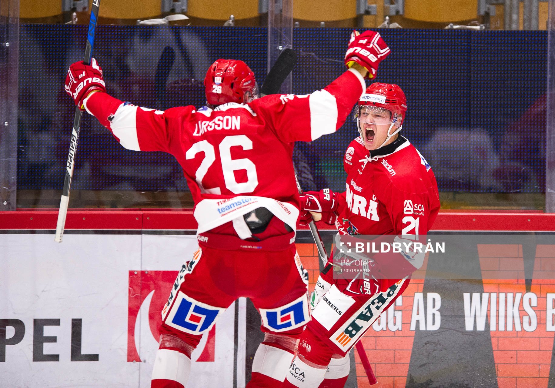 Timrås Johan Johnsson och Hampus Larsson jublar
