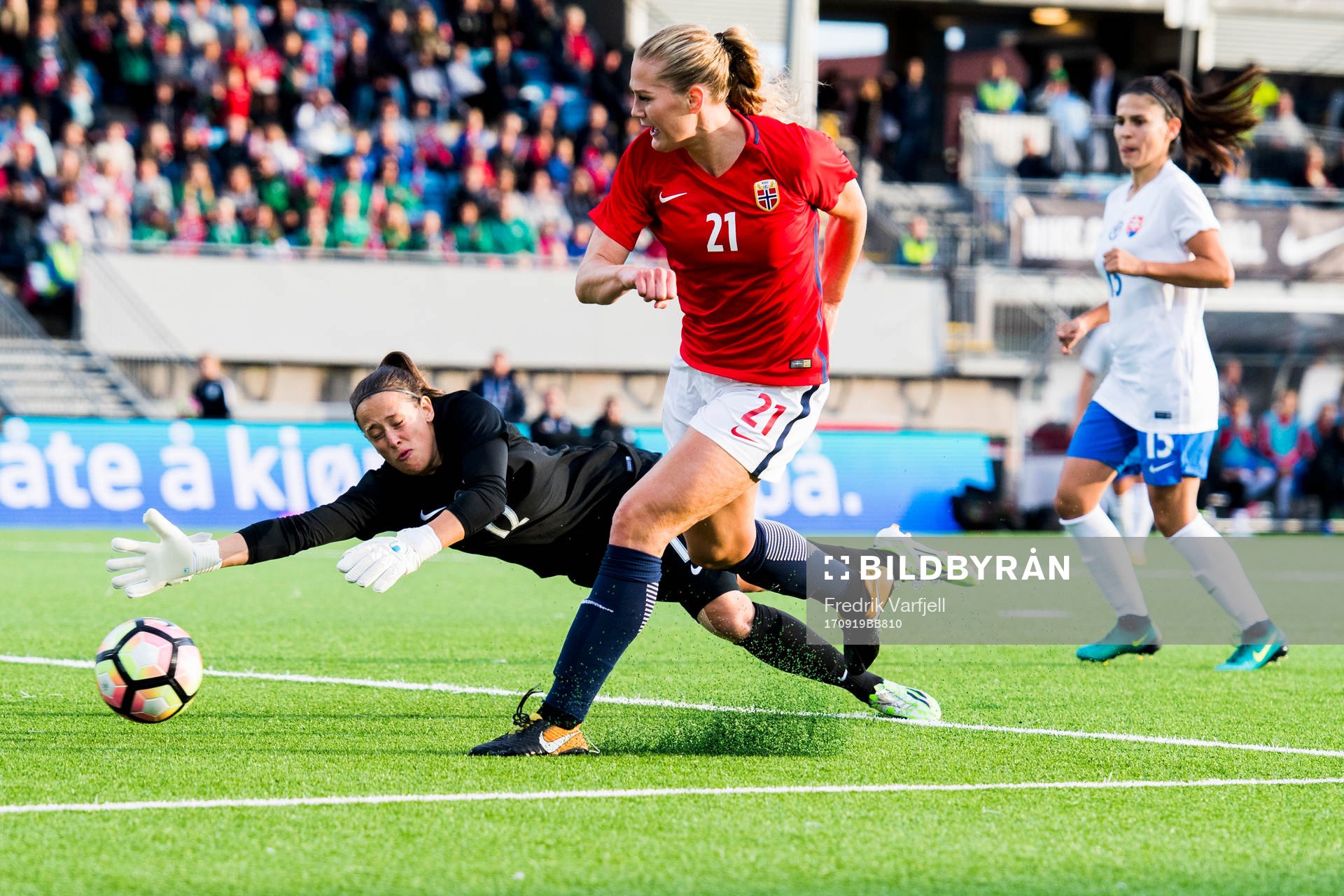 Lisa-Marie Utland of Norway with an attempt