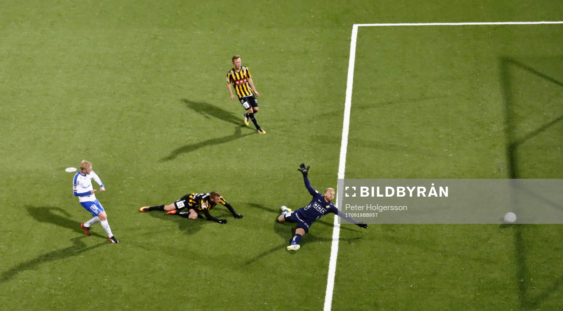 Mål 4-1 av Norrköpings Kalle Holmberg förbi Häckens