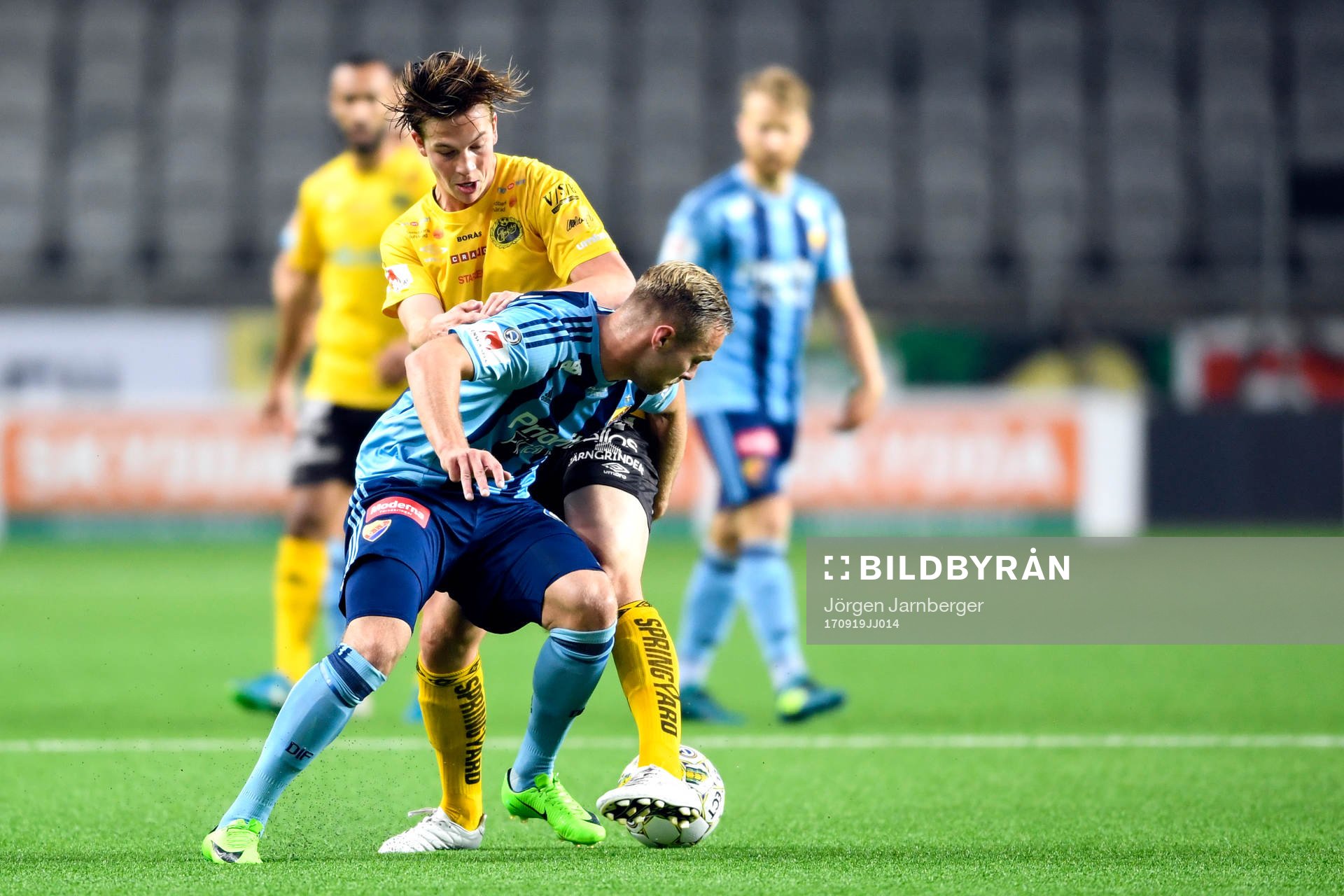 Djurgårdens Gustav Engvall och Elfsborgs Simon Olsson