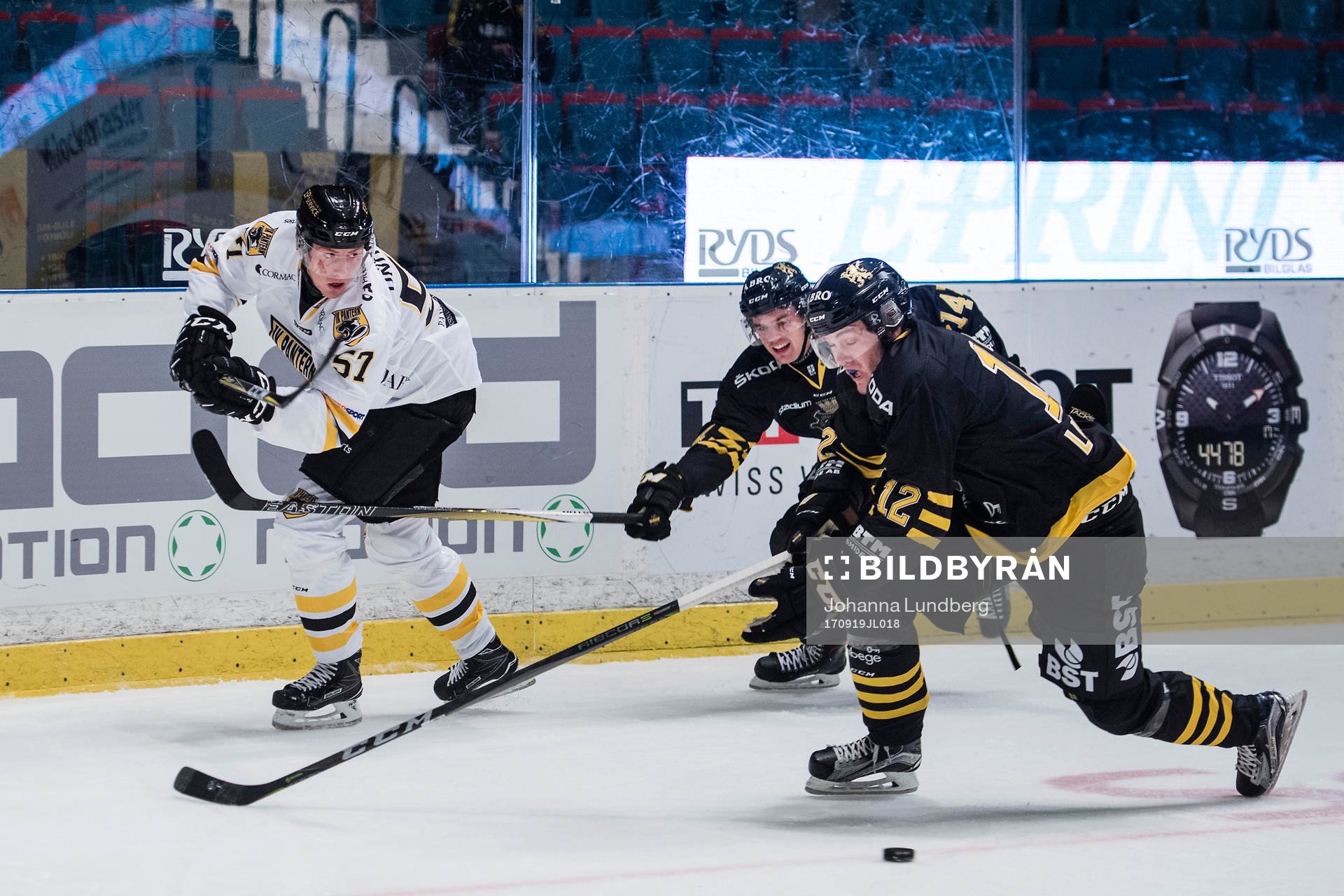 s Max Lindholm