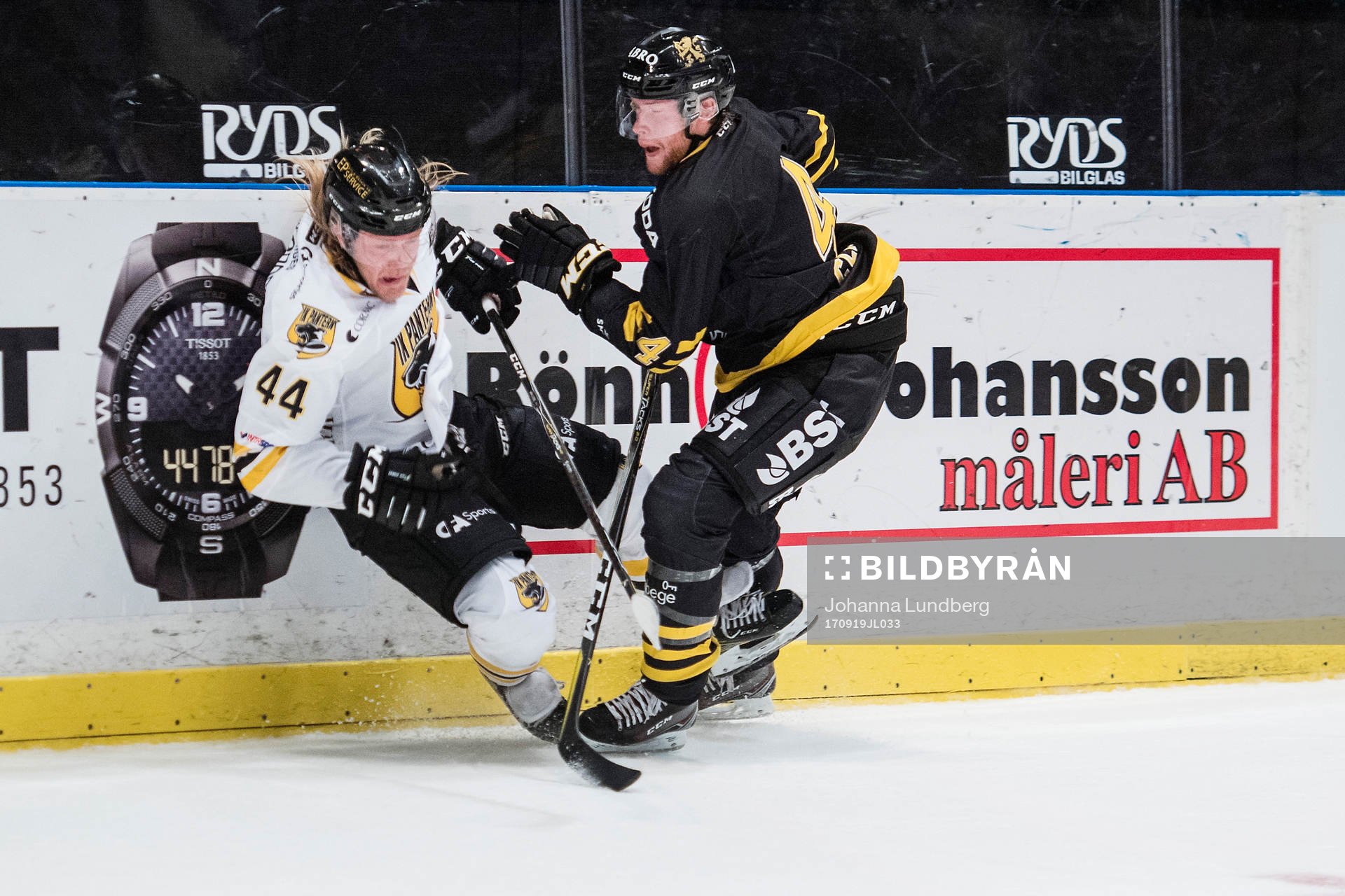 s Ludvig Claesson med en tackling på Panterns Olle Liss