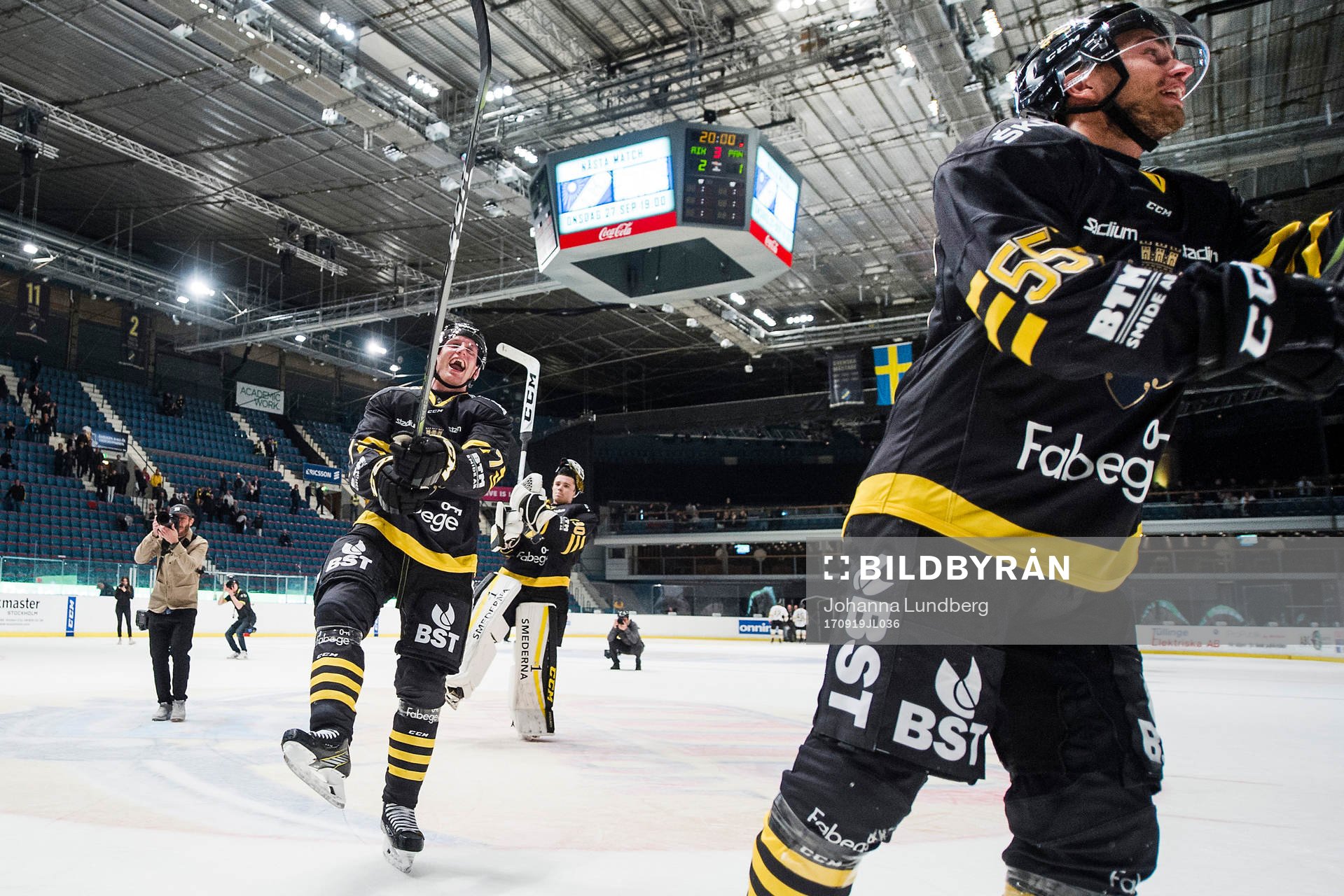 s Filip Windlert och Victor Ekarv  jublar