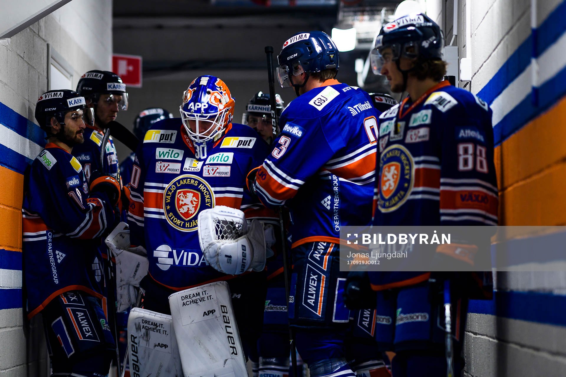 Växjös målvakt Viktor Fasth före värmningen