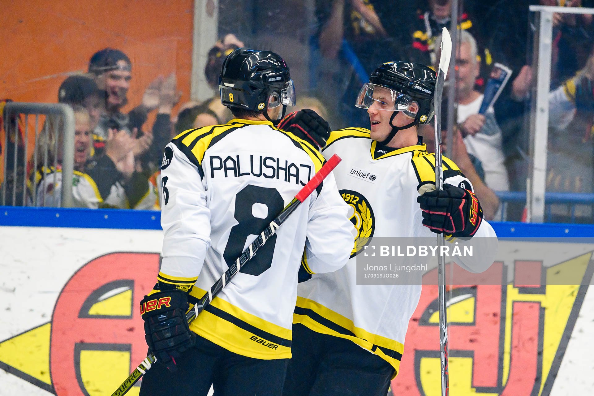 Brynäs Aaron Palushaj och Linus Ölund jublar