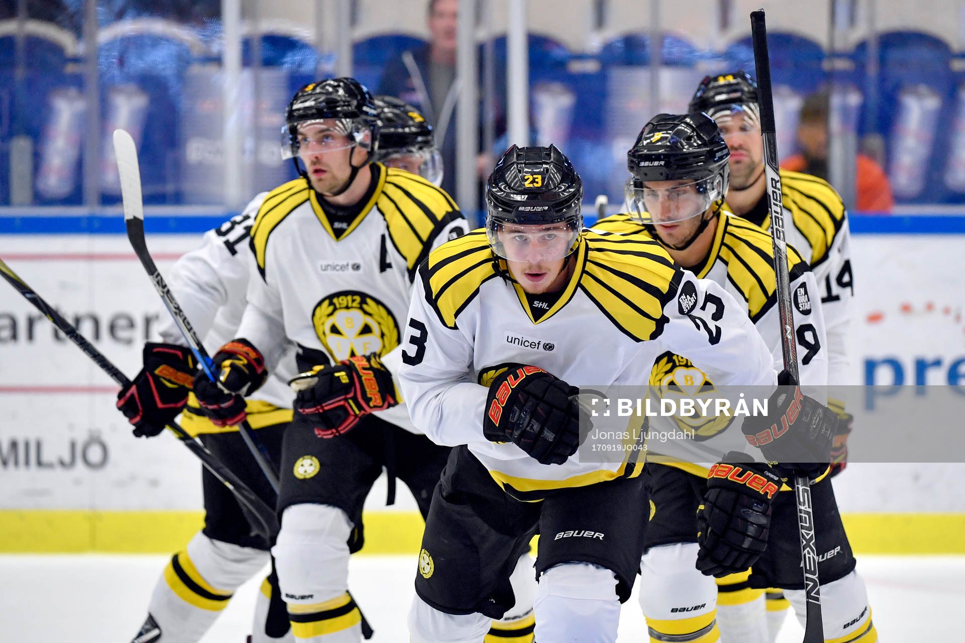 Brynäs Lucas Carlsson jublar med lagkamrater