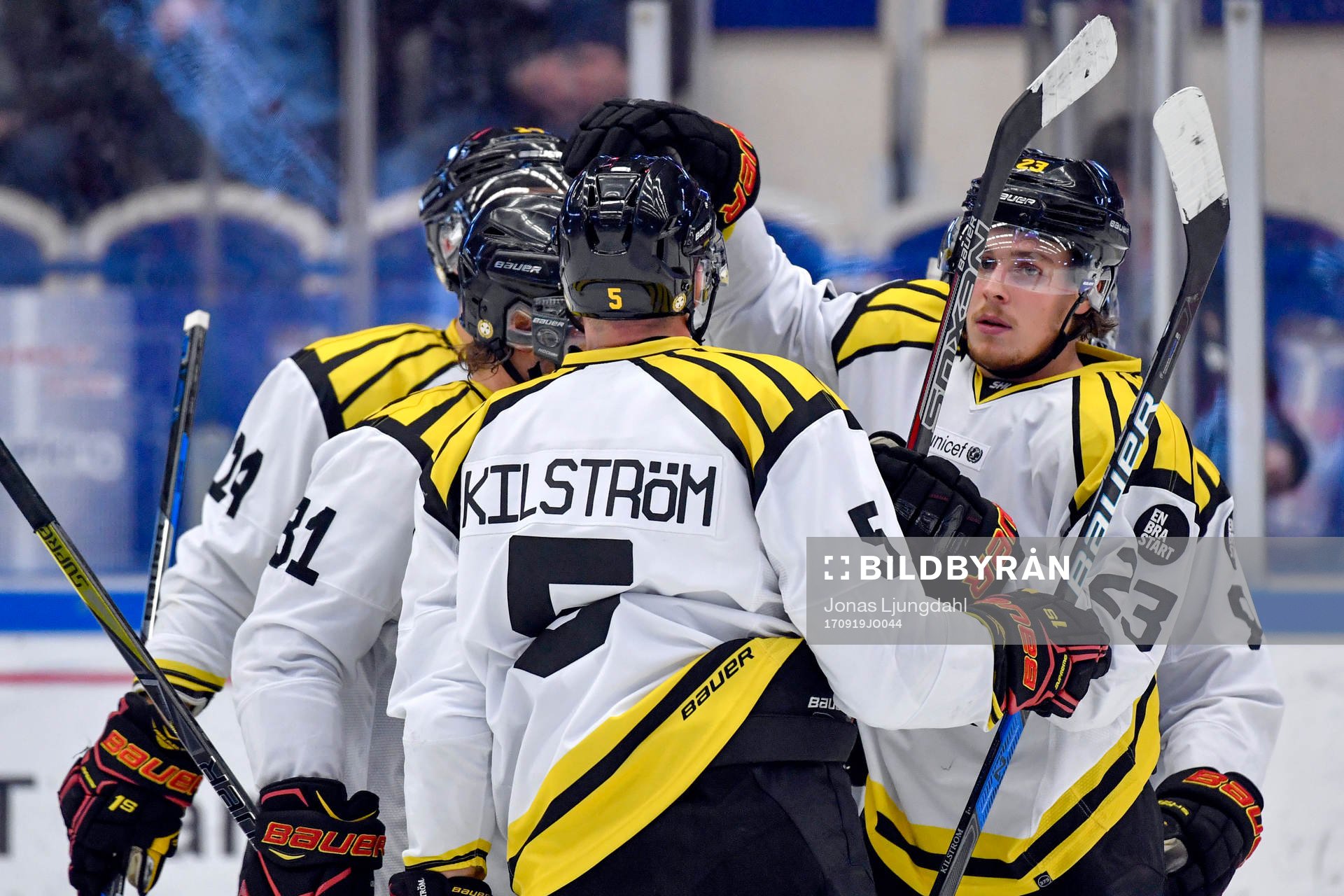 Brynäs Lucas Carlsson jublar med lagkamrater