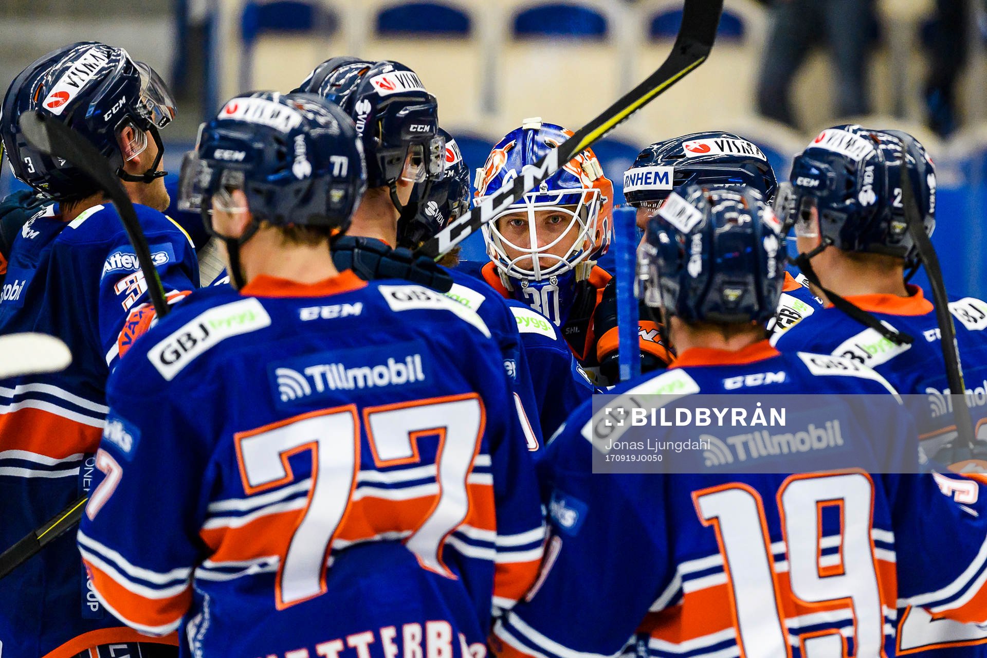 Växjös spelare med målvakt Viktor Fasth i mitten jublar