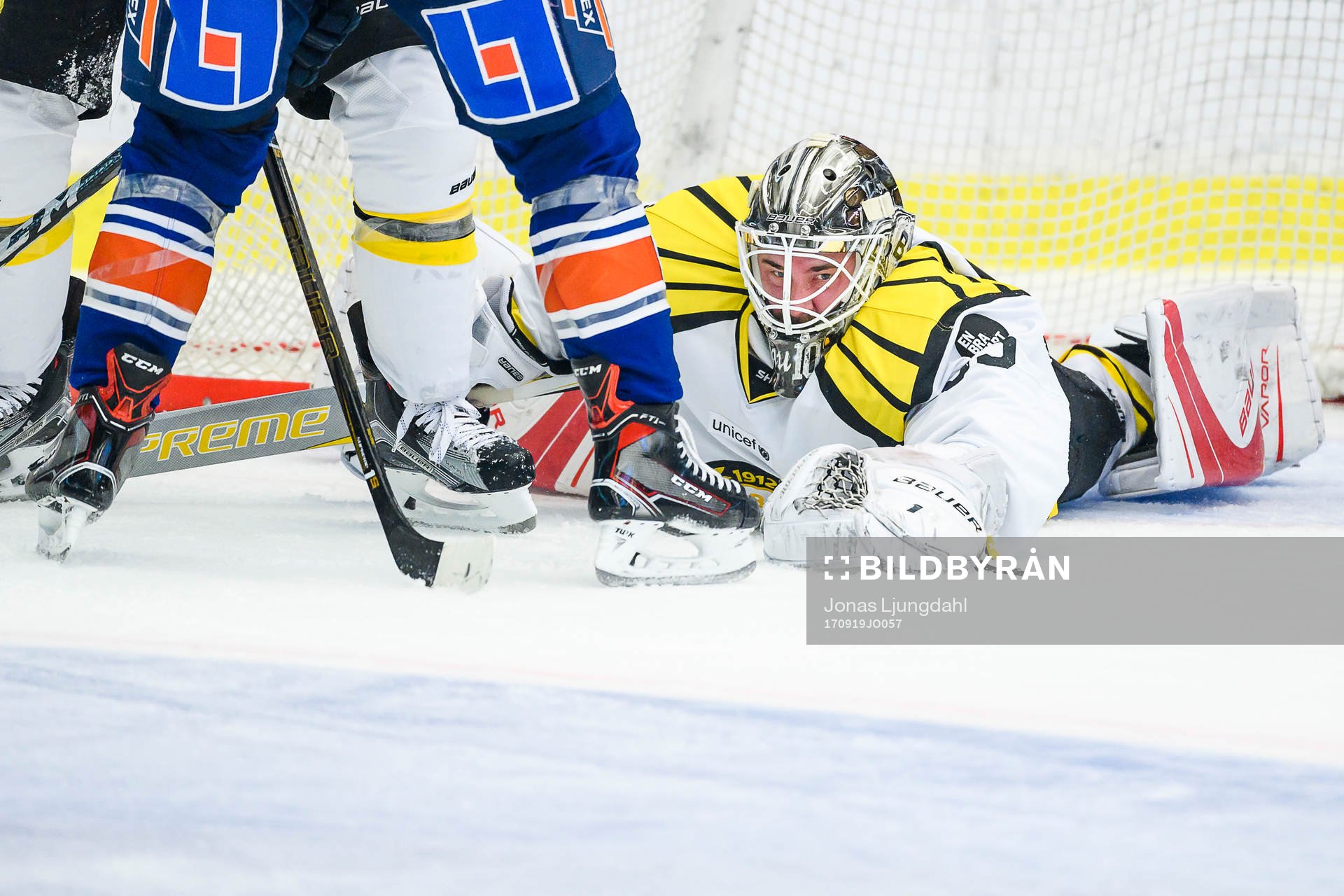 Brynäs målvakt David Rautio stoppar pucken
