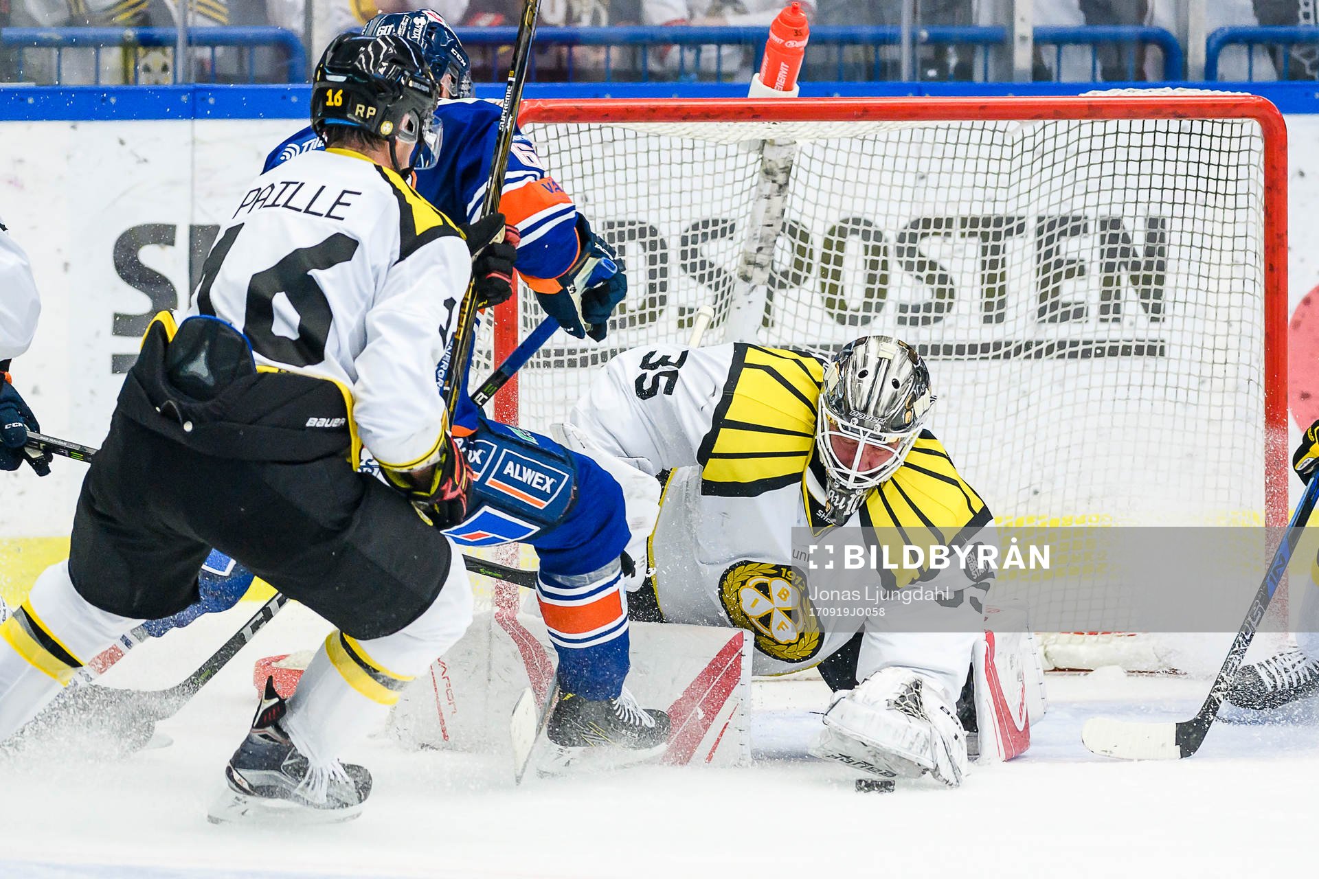 Brynäs målvakt David Rautio stoppar pucken