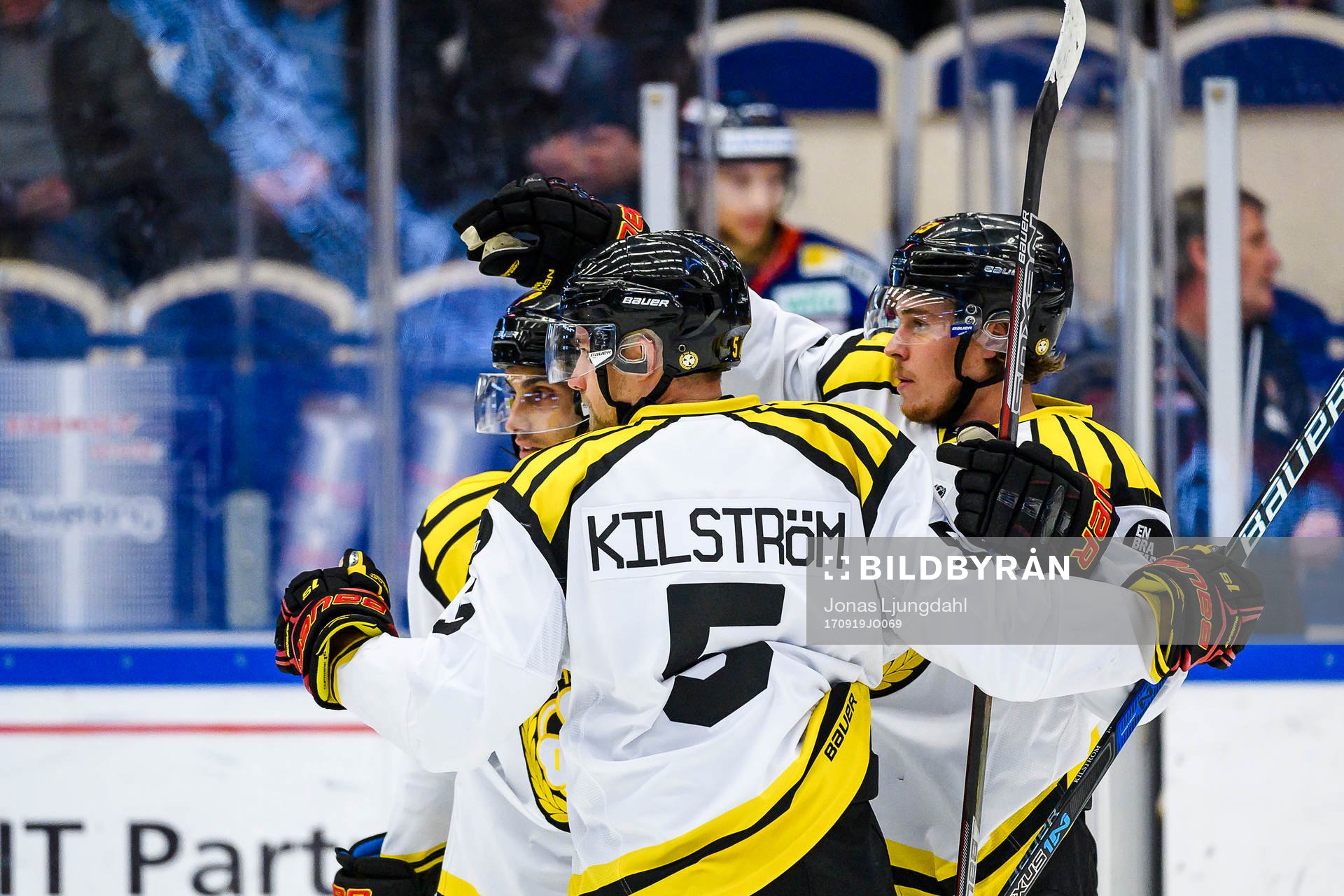 Brynäs Lucas Carlsson jublar