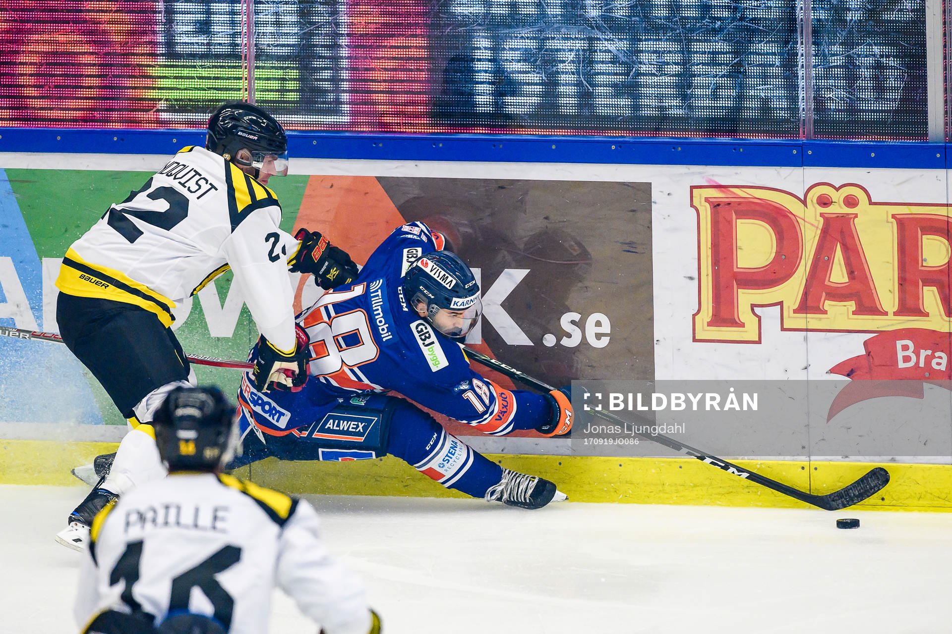 Kamp mellan Brynäs Lucas Carlsson och Växjös Andrew Calof