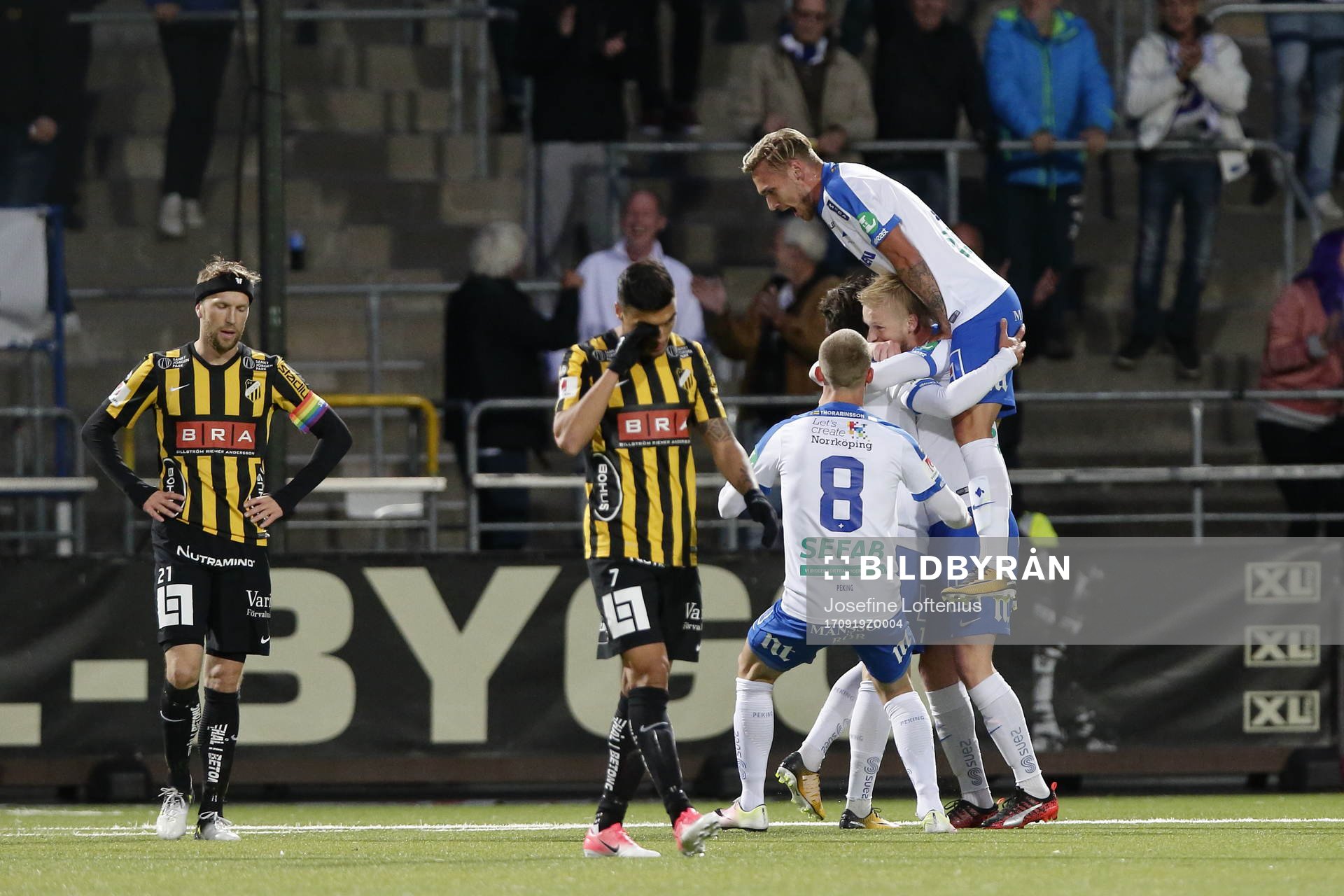 Häckens Rasmus Lindgren och Erik Friberg deppar medan