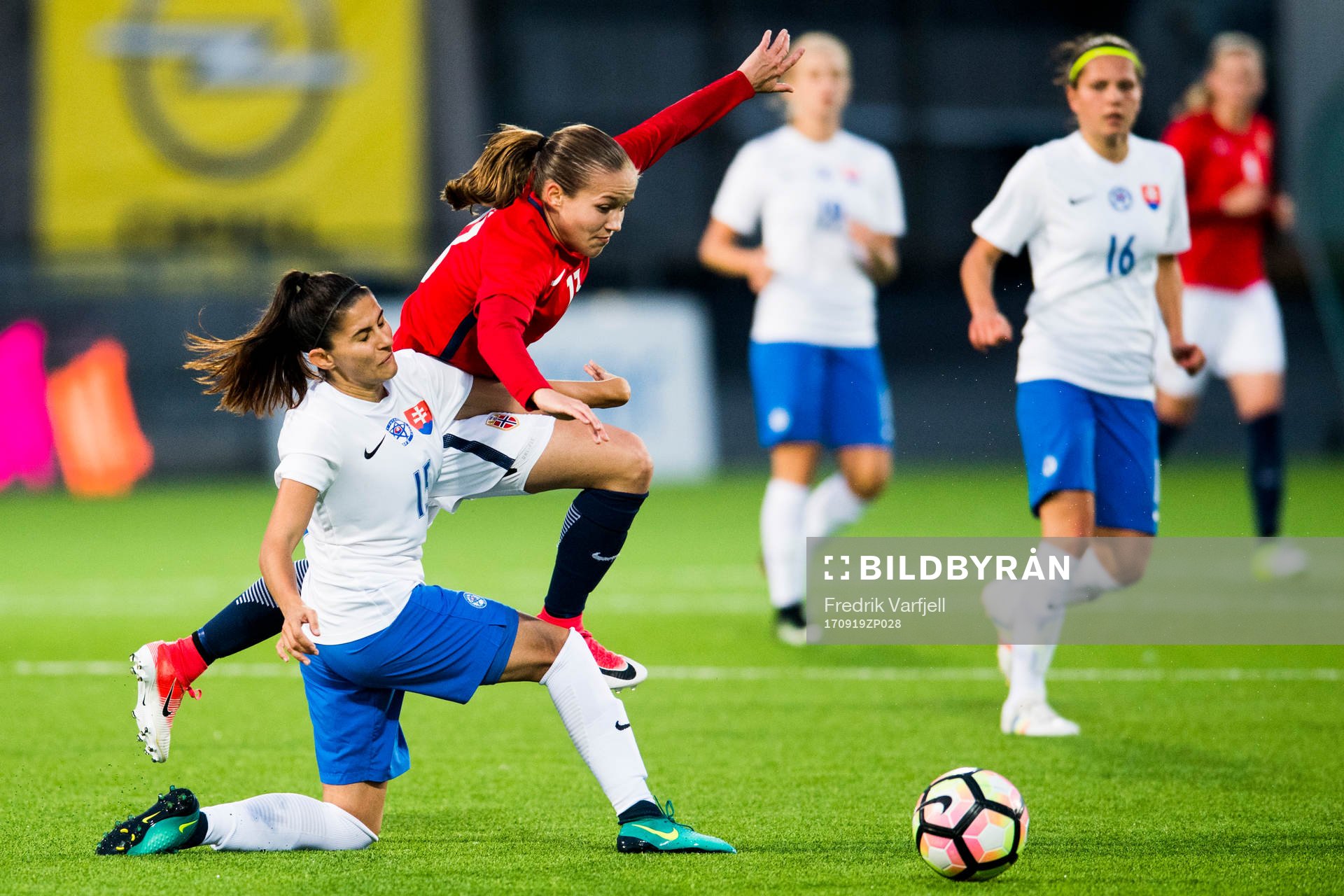 Lucia Suikova of Slovakia and Guro Reiten of Norway