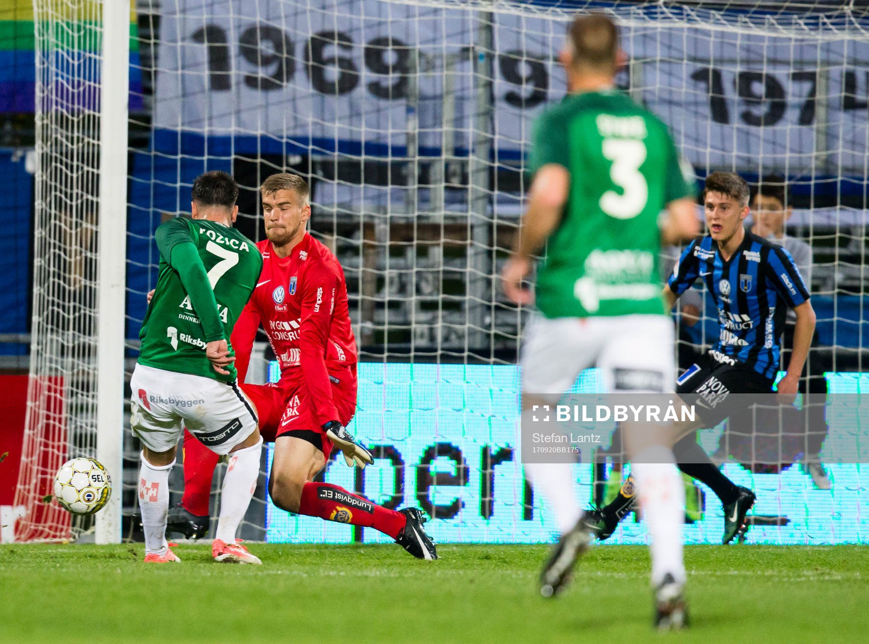 Jönköpings Dzenis Kozica gör mål till 2-0 bakom Sirius