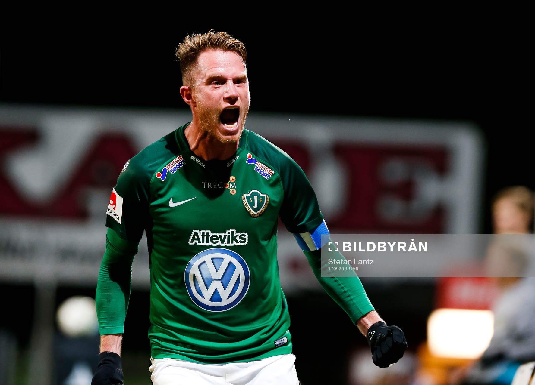 Jönköpings Tommy Thelin jublar efter 3-0 under fotbollsmatchen i Allsvenskan mellan Jönköping och Sirius den 20 september 2017 i Jönköping. 