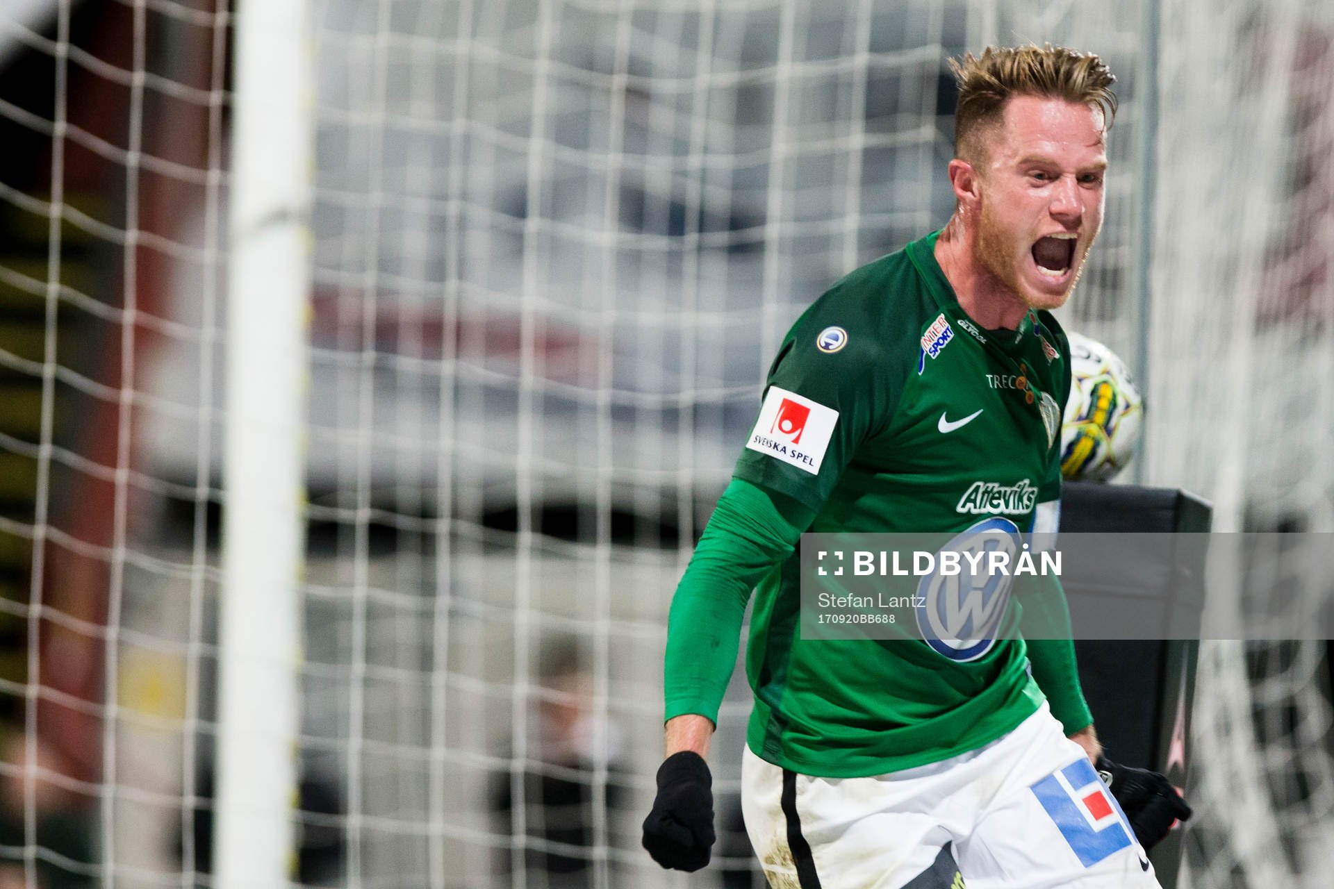 Jönköpings Tommy Thelin jublar efter sitt mål till 3-0 under fotbollsmatchen i Allsvenskan mellan Jönköping och Sirius den 20 september 2017 i Jönköping.