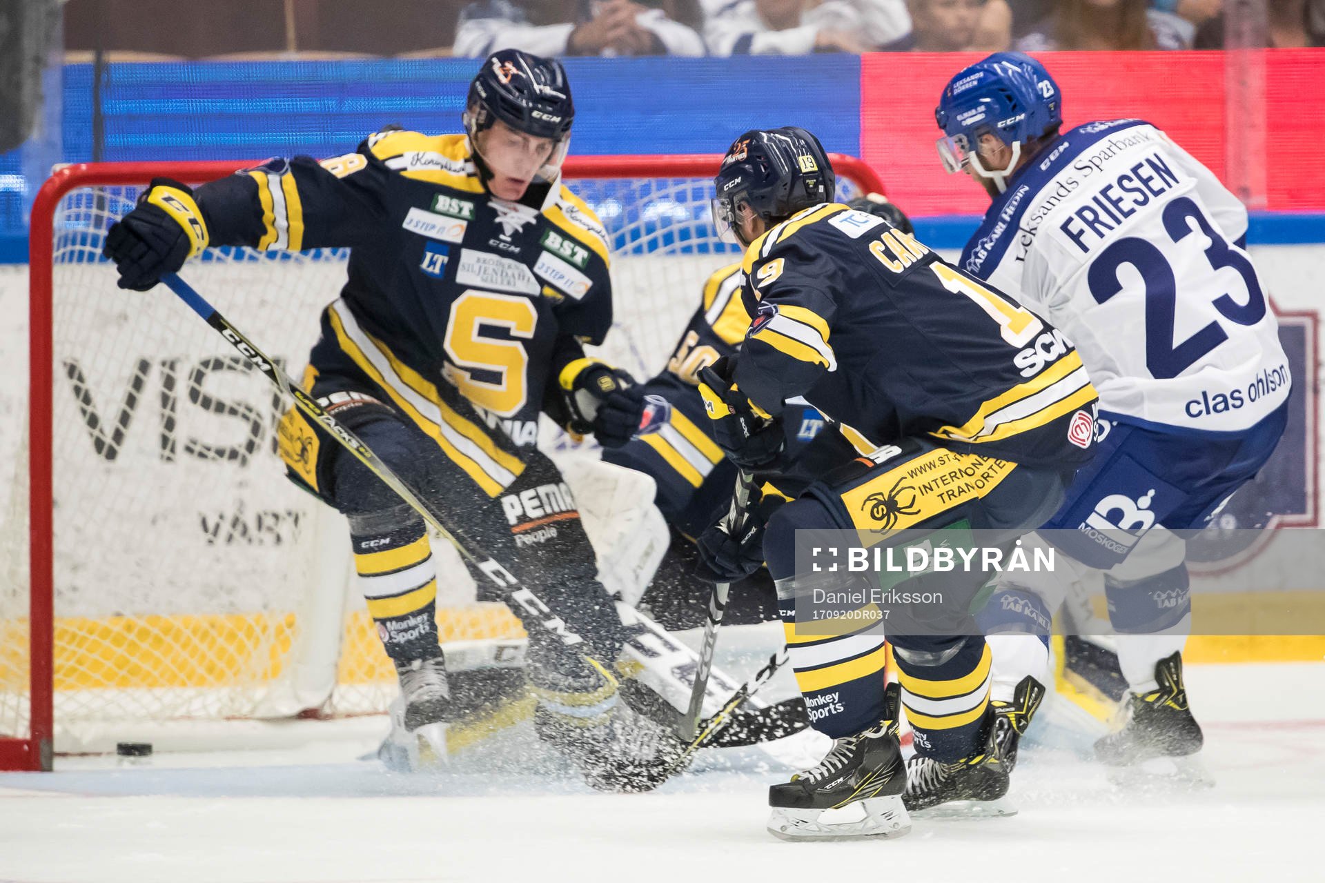 Leksands Alex Friesen gör 2-0 bakom Södertäljes målvakt