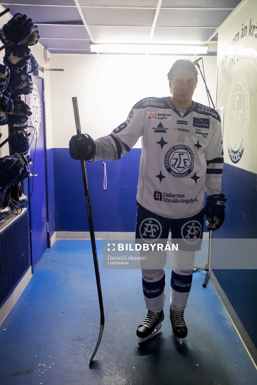 Leksands David Åslin  innan ishockeymatchen i