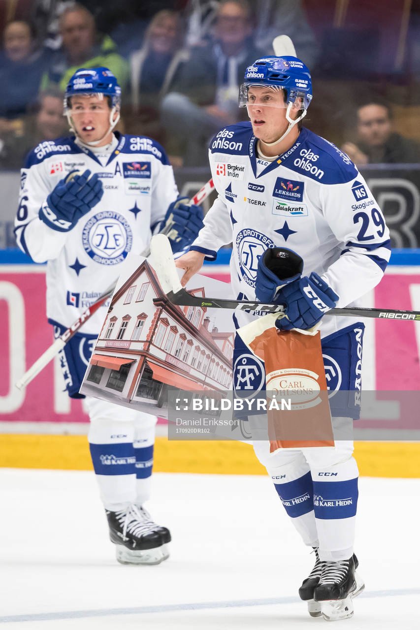 Leksands David Åslin  i ishockeymatchen i